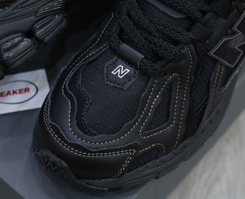 Dép Louis Vuitton Nam Màu Đen Họa Tiết Hoa Vàng Best Quality