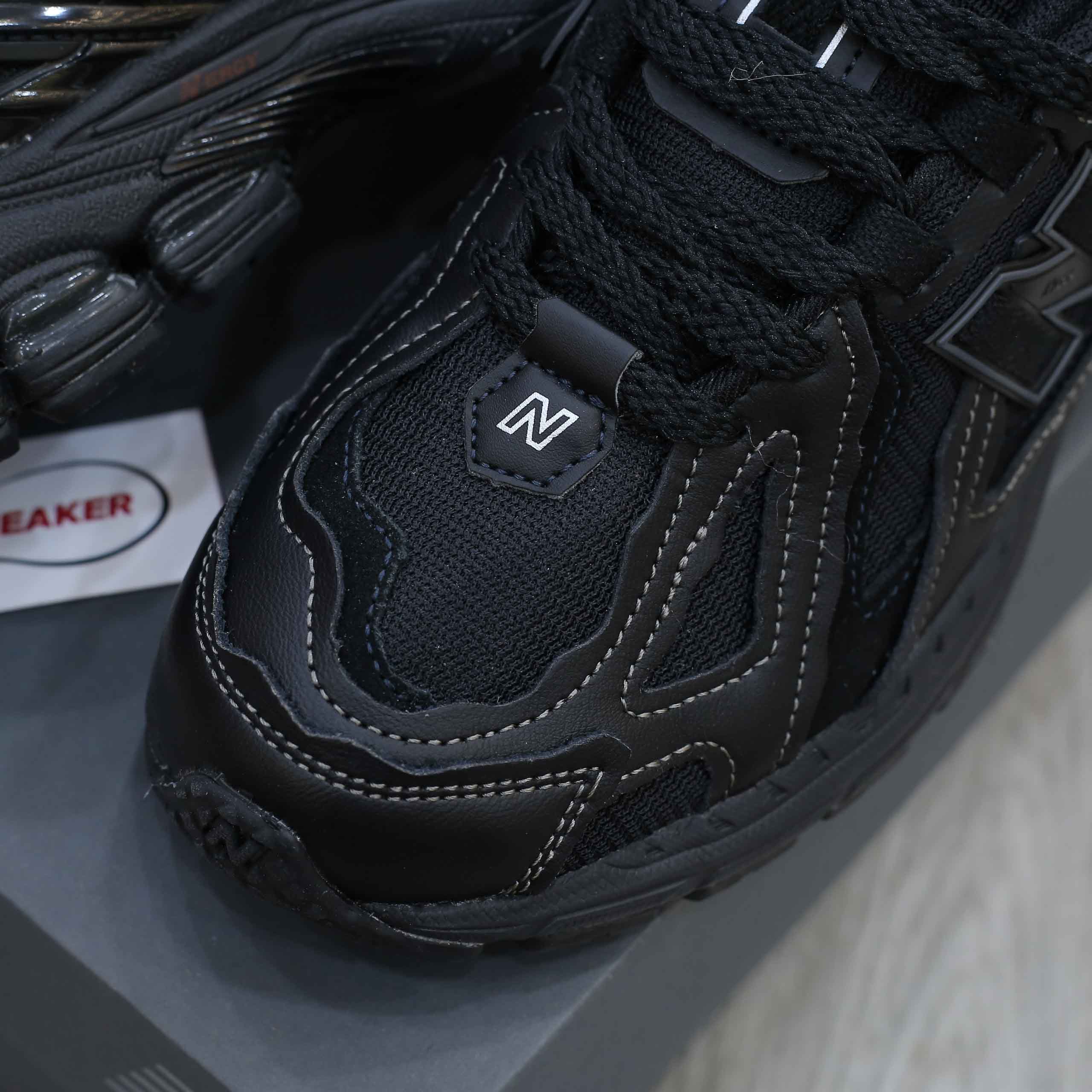 Dép Louis Vuitton Nam Màu Đen Họa Tiết Hoa Vàng Best Quality