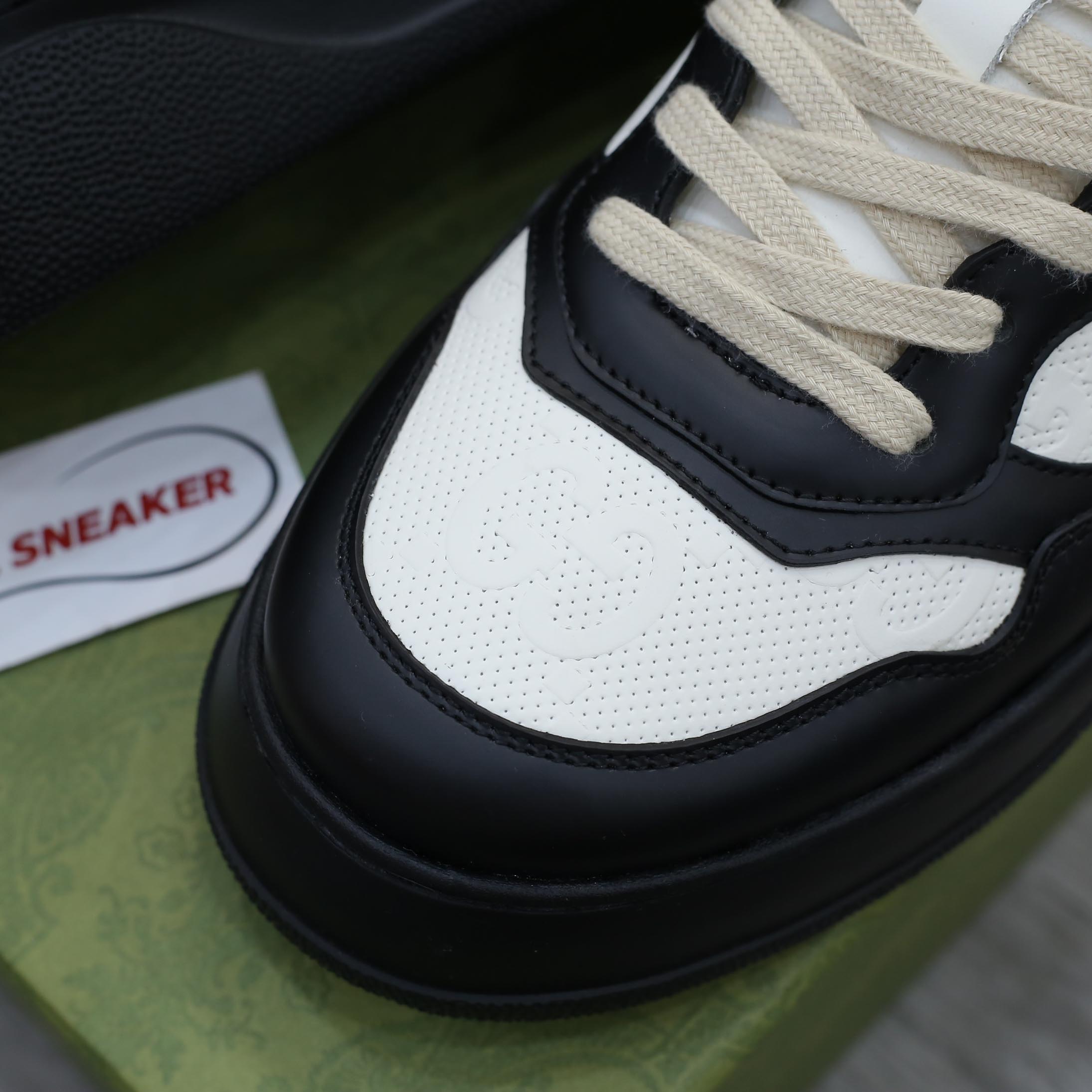 Giày Gucci GG Sneaker Black White leather họa tiết GG dập nổi Best Quality