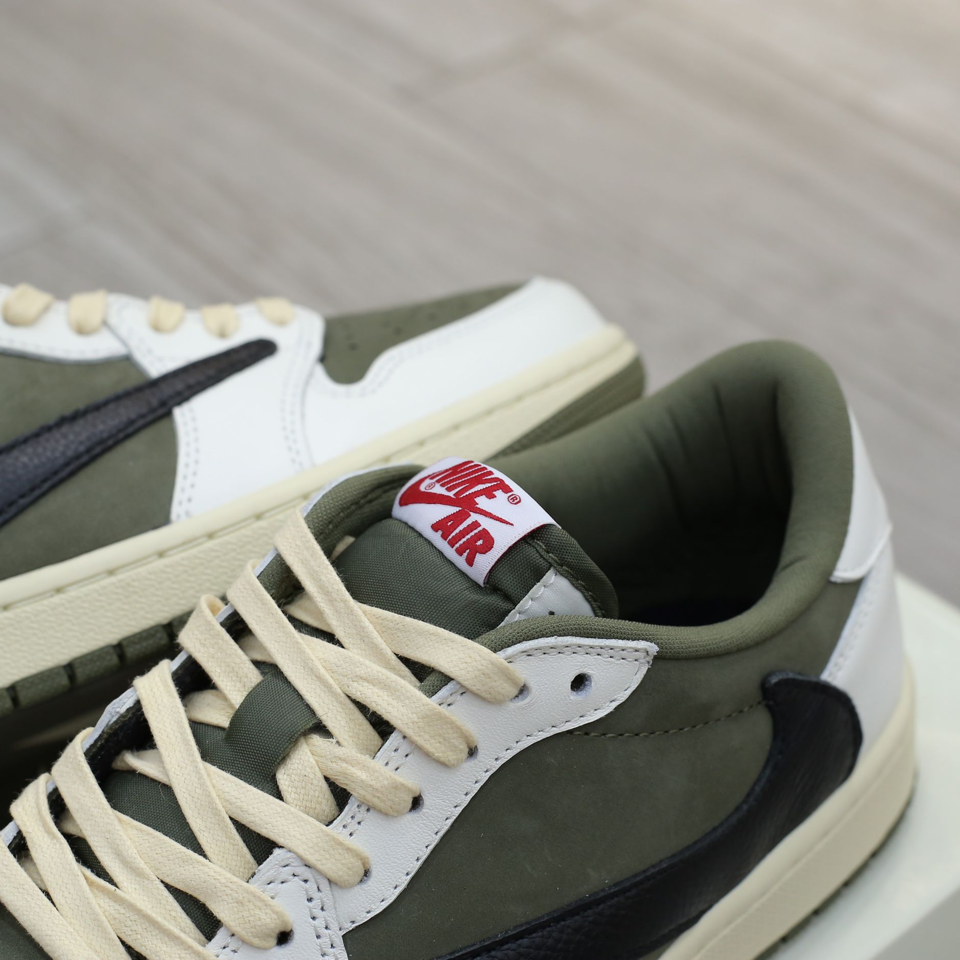 Jordan 1 Low OG Medium Olive Like Auth