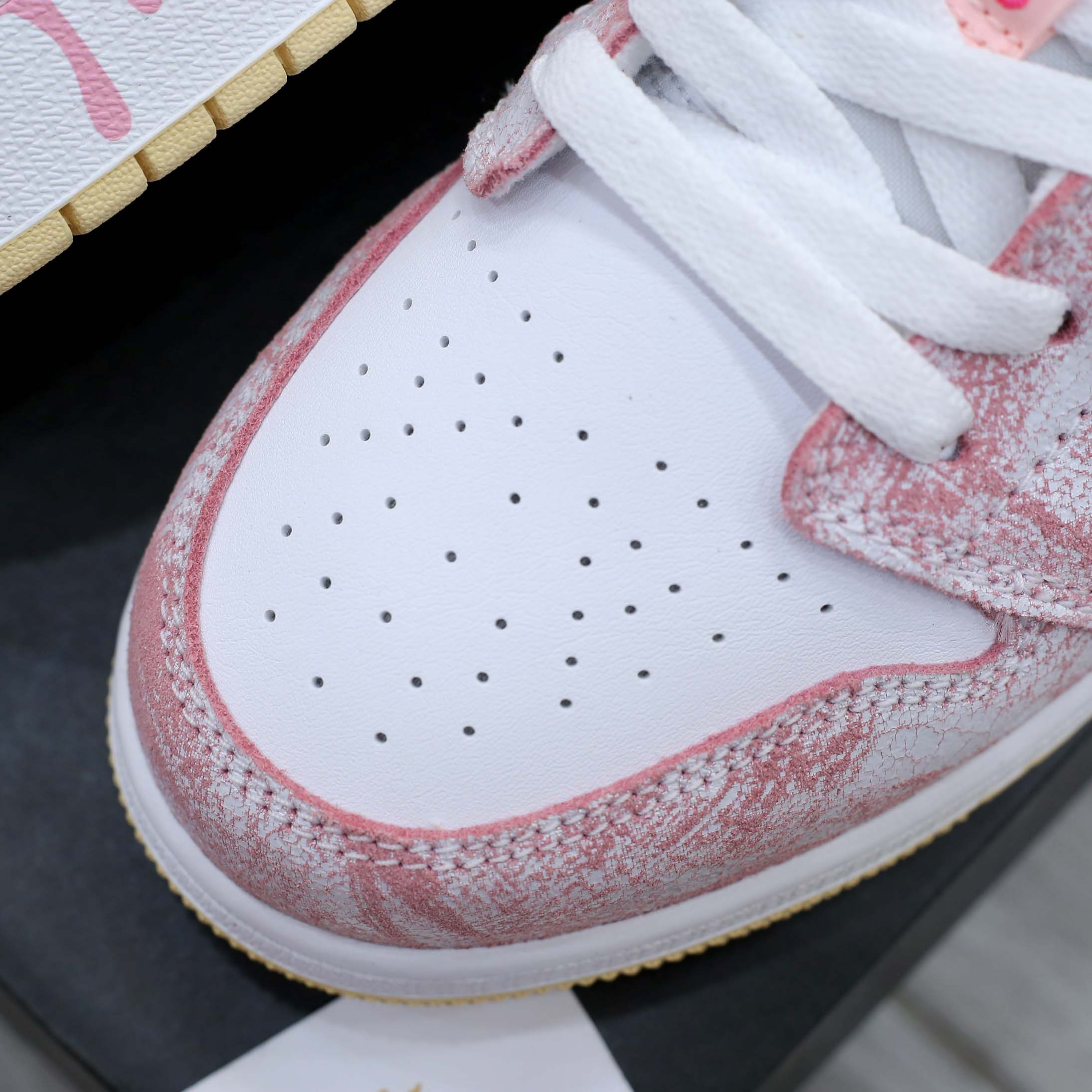 Giày Nike Air Jordan 1 Low GS Strawberry Ice Cream Best Quality