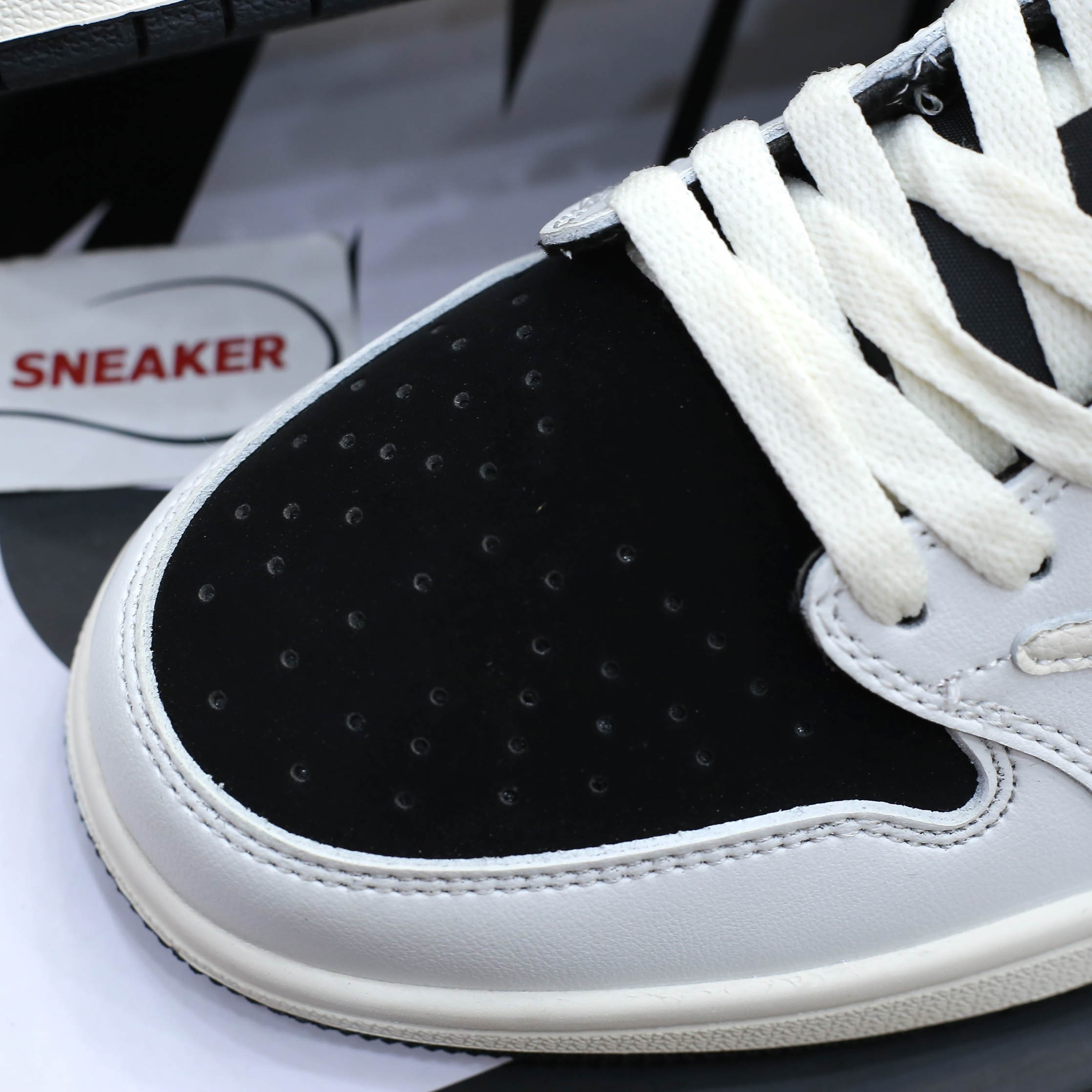 Giày Nike Air Jordan 1 Low Travis Scott Black White Like Auth