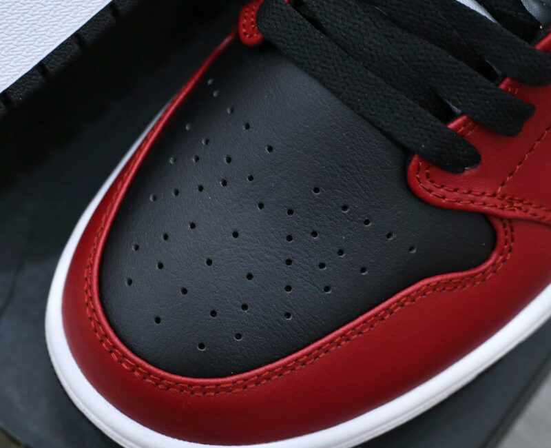 Giày Nike Air Jordan 1 Mid Chicago Black Toe Best Quality