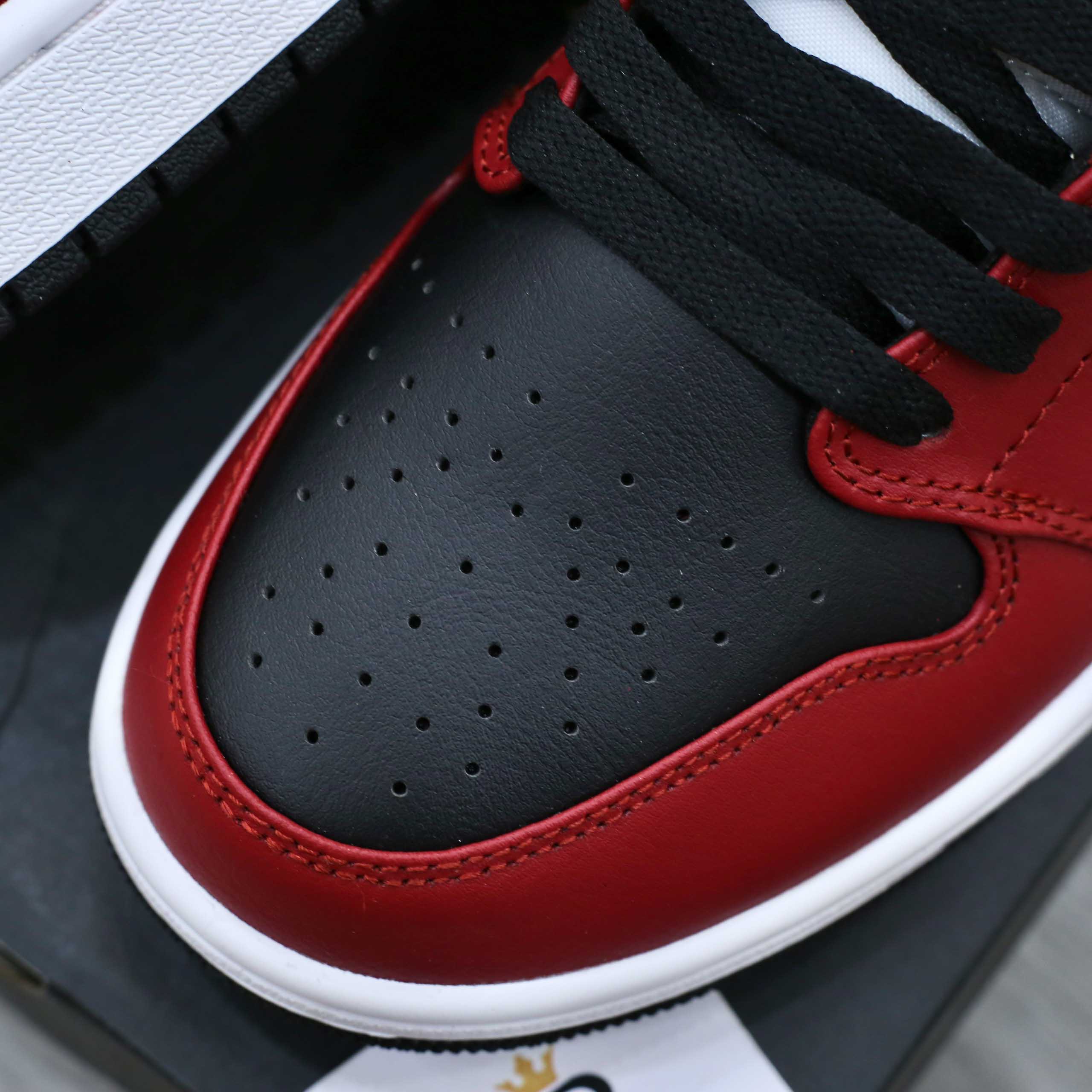 Giày Nike Air Jordan 1 Mid Chicago Black Toe Best Quality