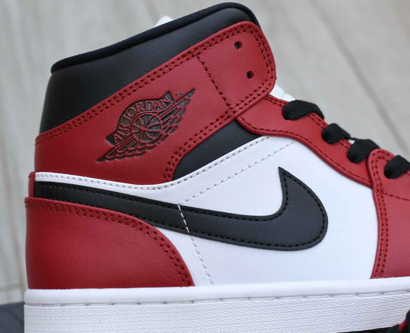 Giày Nike Air Jordan 1 Mid Chicago Black Toe Best Quality