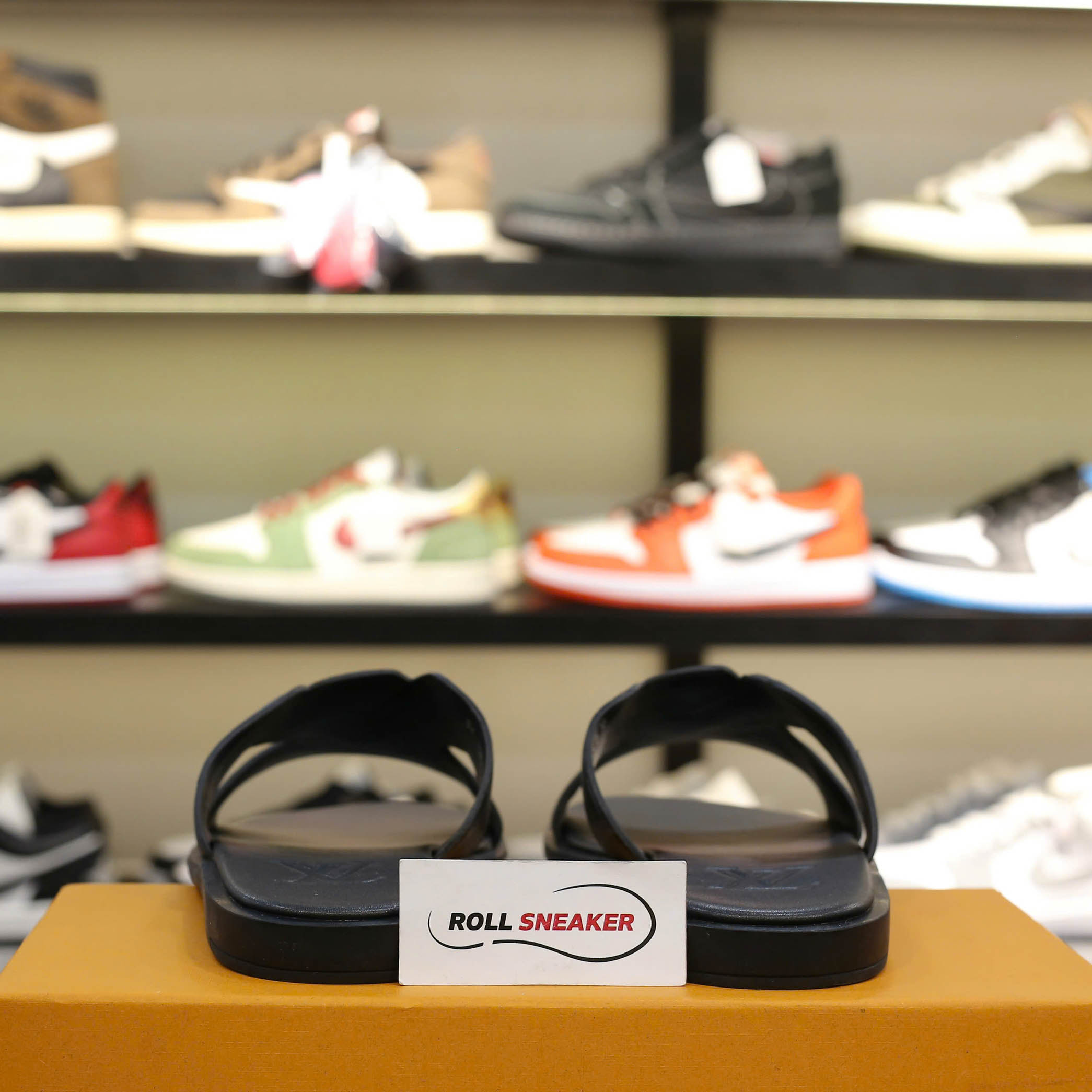 Dép LV Oasis Mule Monogram Eclipse Like Auth