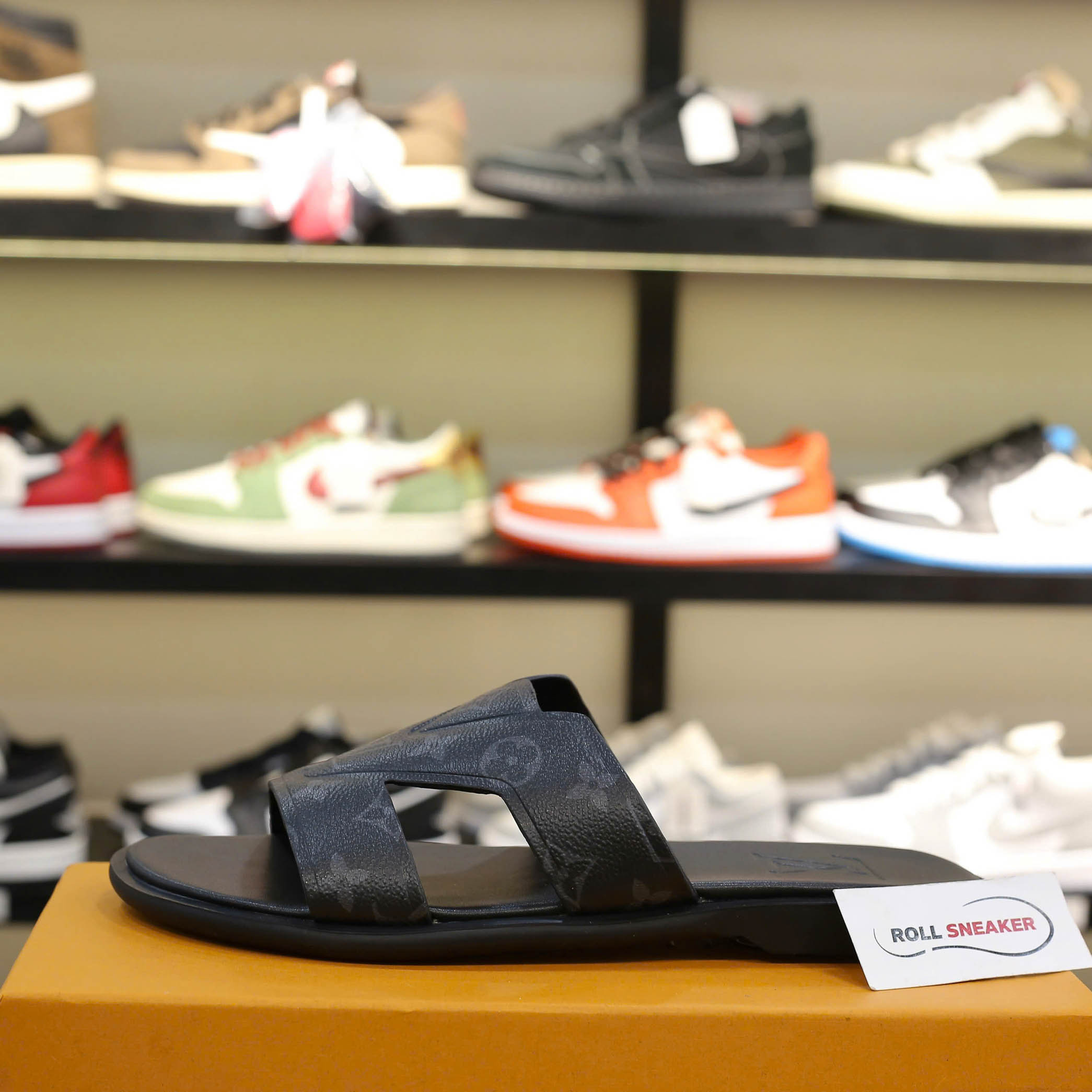 Dép LV Oasis Mule Monogram Eclipse Like Auth