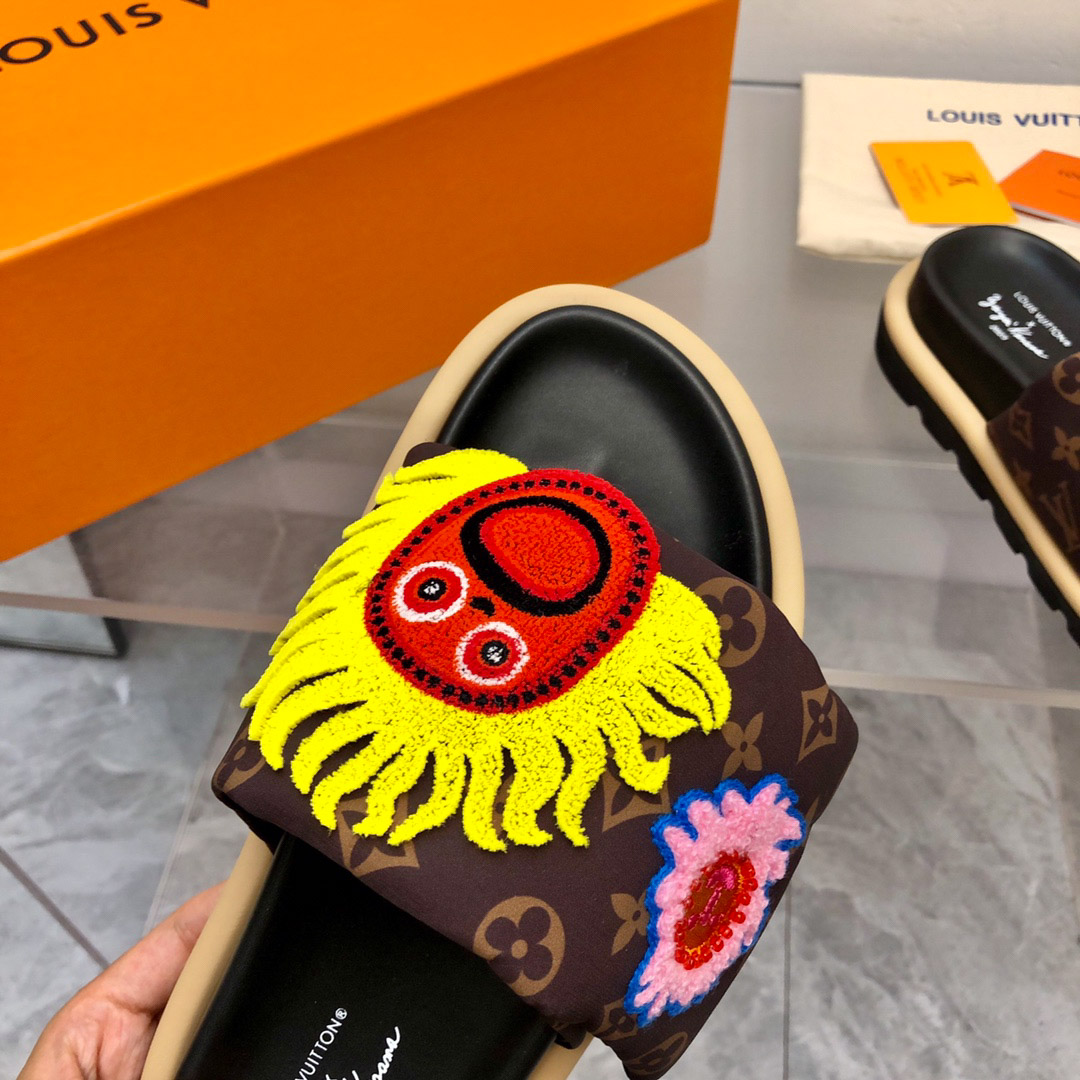Dép Louis Vuitton LV x YK Pool Pillow Flat Comfort Mules Cacao Brown Best Quality