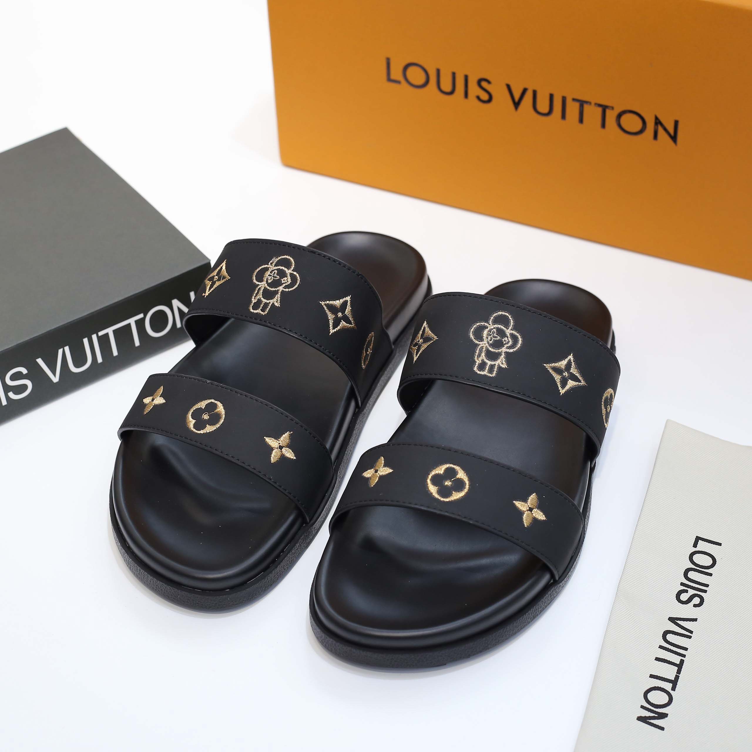 Dép Louis Vuitton Nam Màu Đen Họa Tiết Hoa Vàng Best Quality