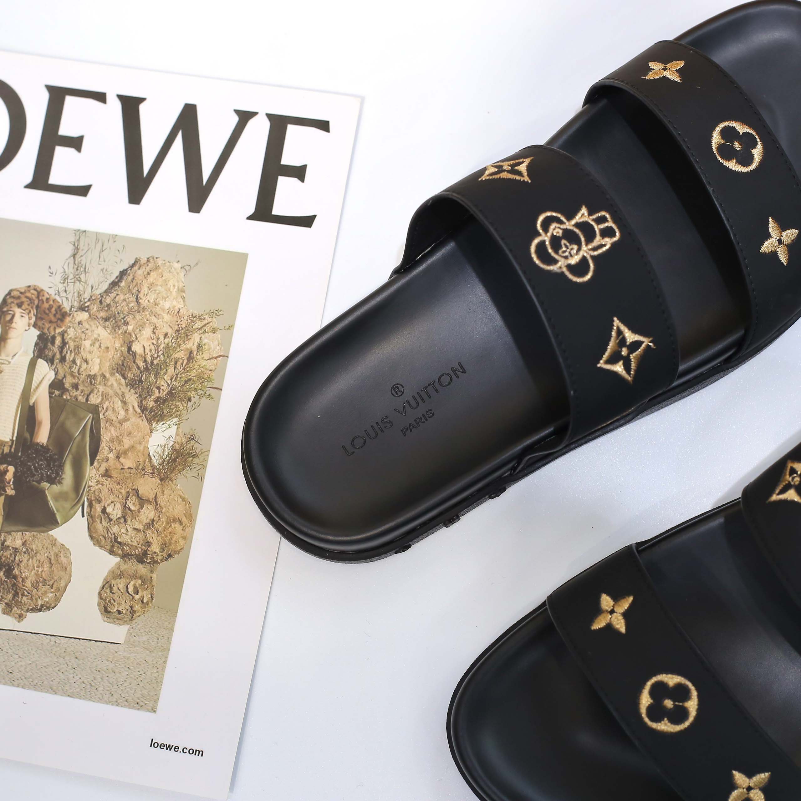 Dép Louis Vuitton Nam Màu Đen Họa Tiết Hoa Vàng Best Quality