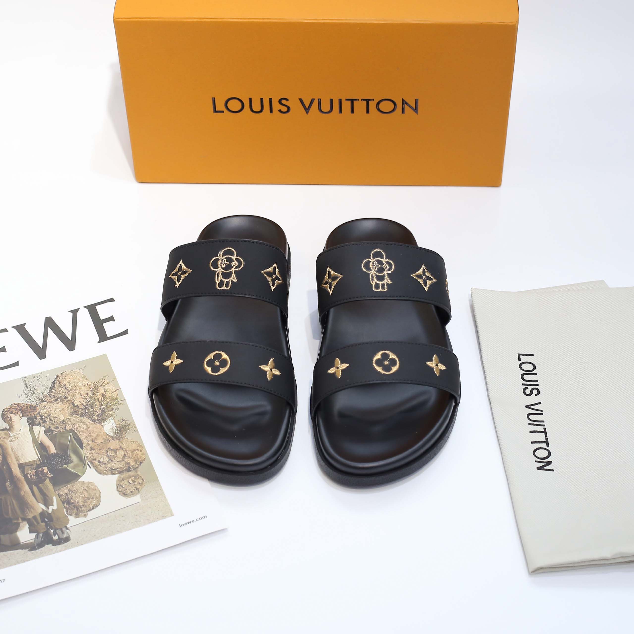 Dép Louis Vuitton Nam Màu Đen Họa Tiết Hoa Vàng Best Quality
