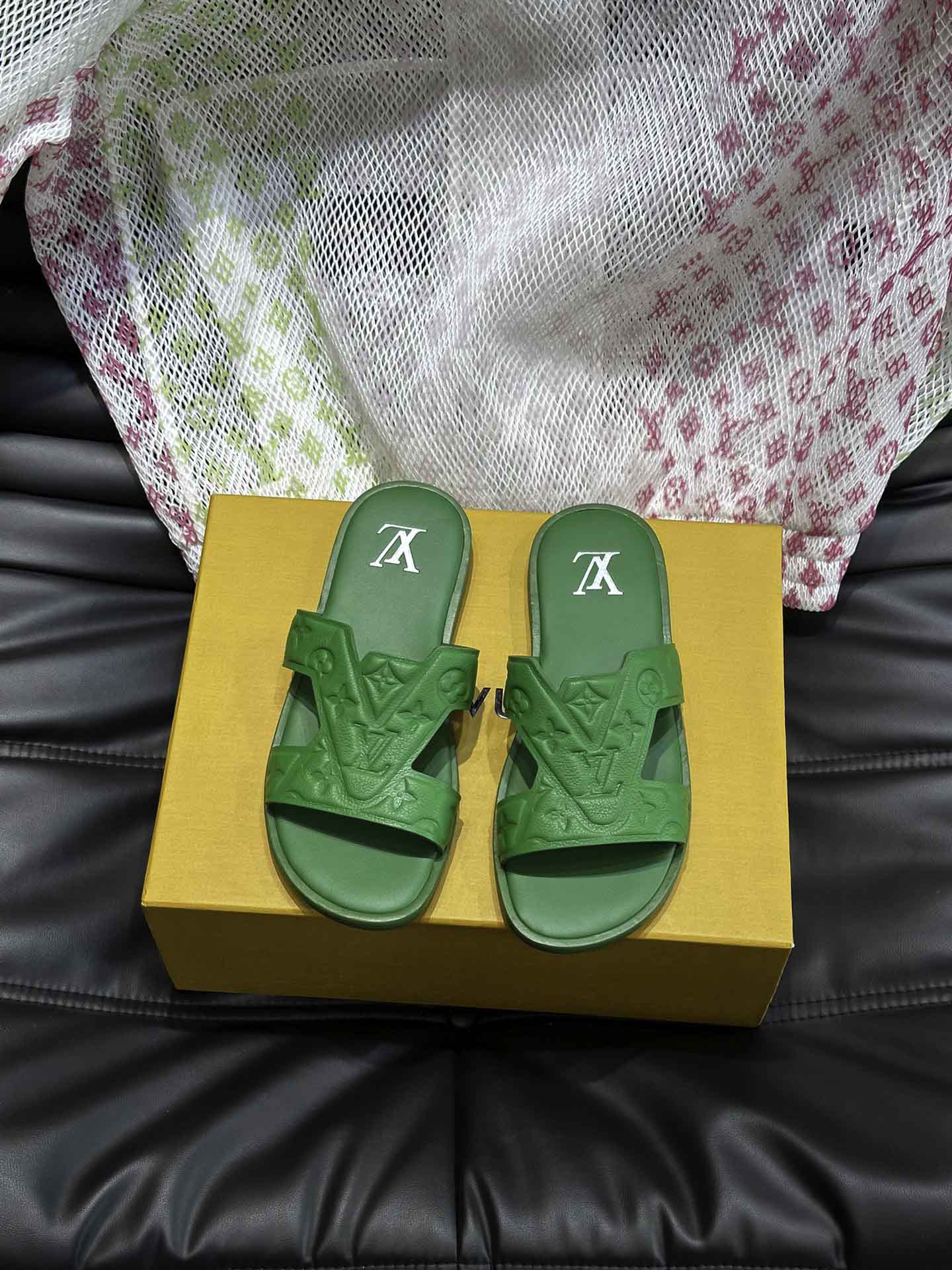 Dép LV Oasis Mule Denim Monogram Embossed Best Quality