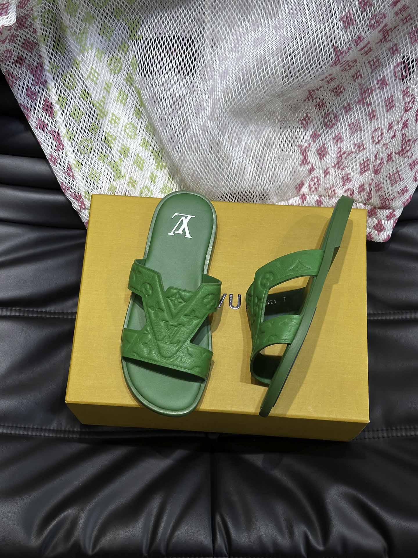 Dép LV Oasis Mule Denim Monogram Embossed Best Quality