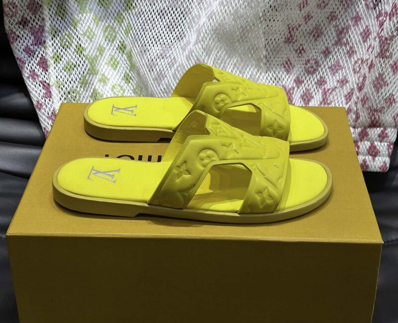 Dép LV Oasis Mule Leather Monogram Embossed Best Quality