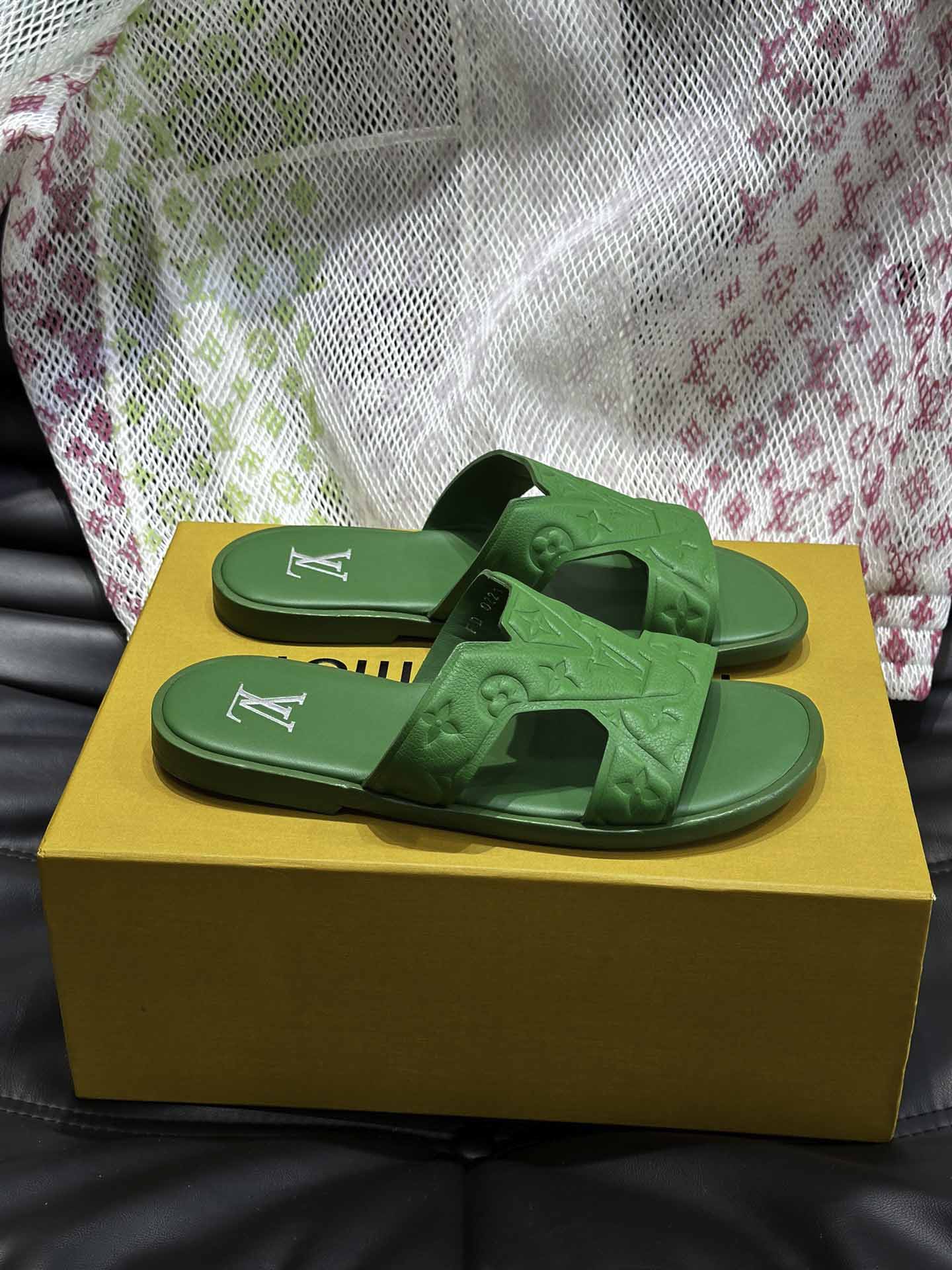 Dép LV Oasis Mule Denim Monogram Embossed Best Quality