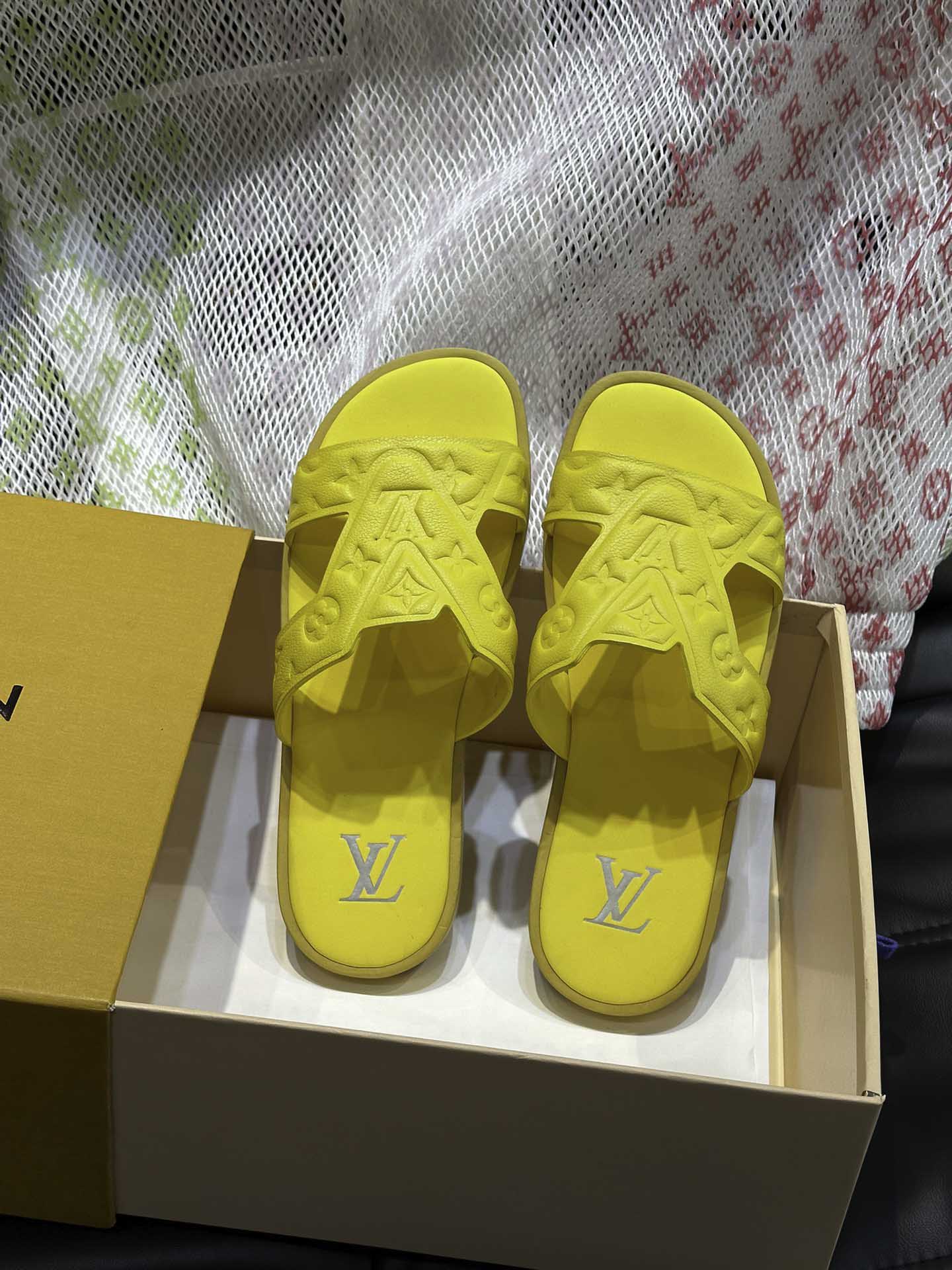 Dép LV Oasis Mule Leather Monogram Embossed Best Quality