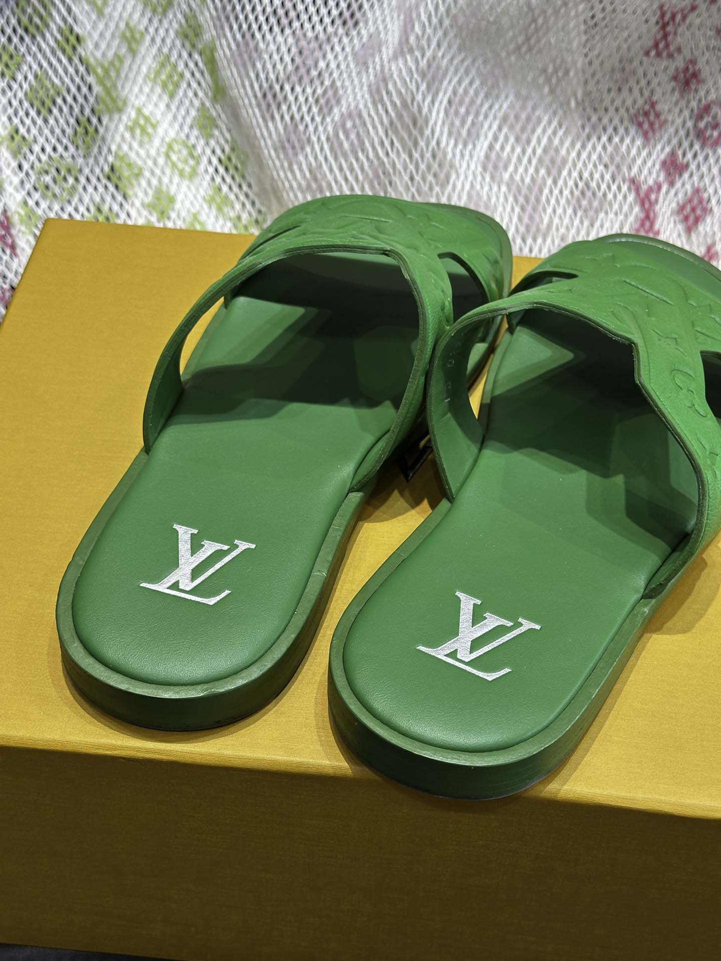 Dép LV Oasis Mule Denim Monogram Embossed Best Quality