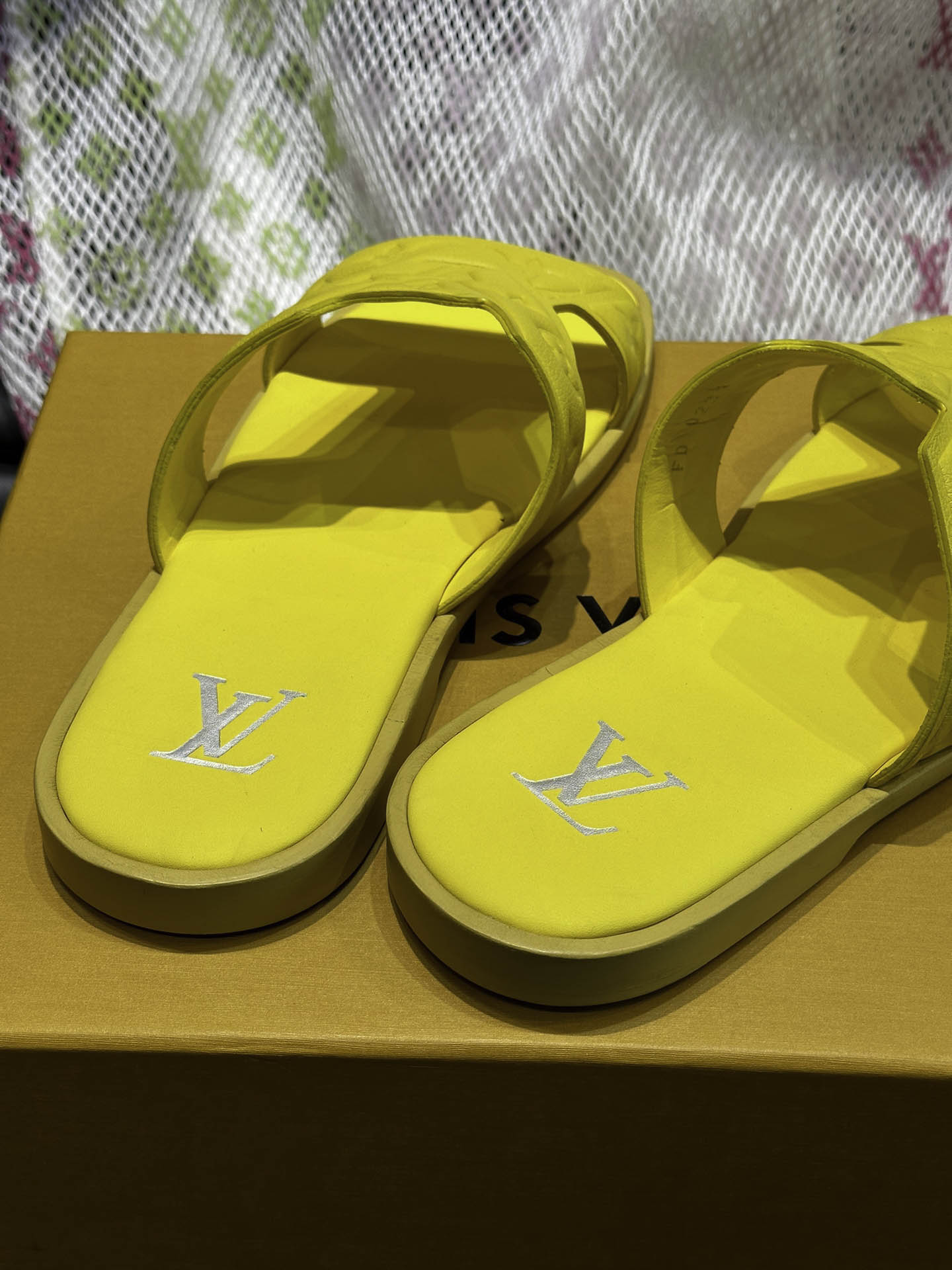 Dép LV Oasis Mule Leather Monogram Embossed Best Quality