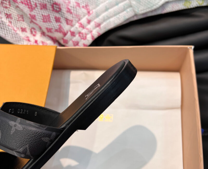 Dép LV Oasis Mule Monogram Eclipse Best Quality