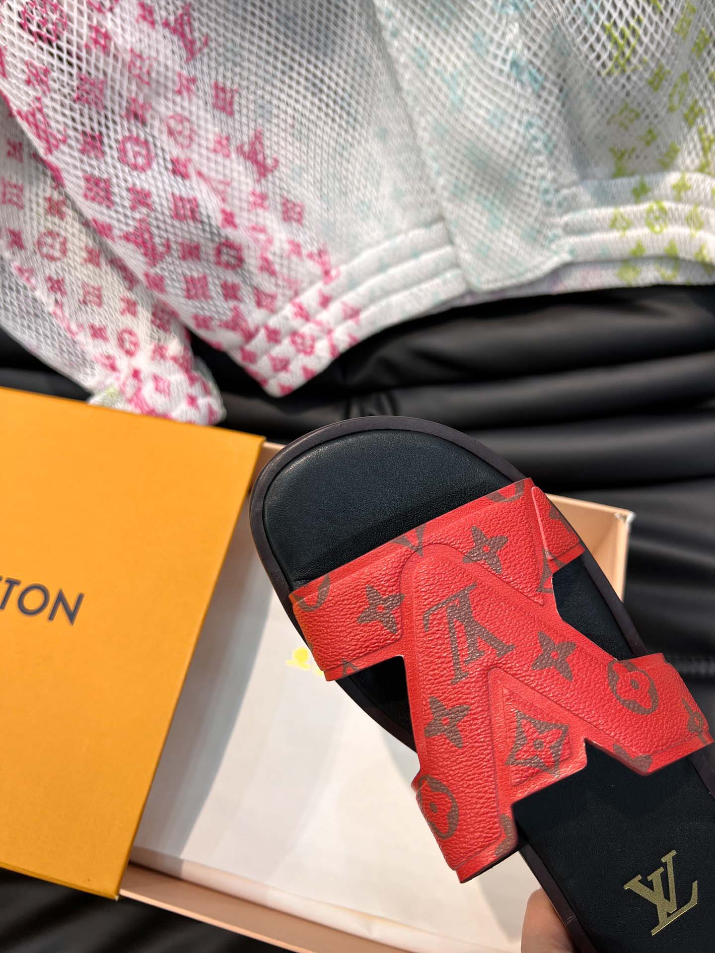 Dép LV Oasis Mule Monogram Eclipse Red Best Quality