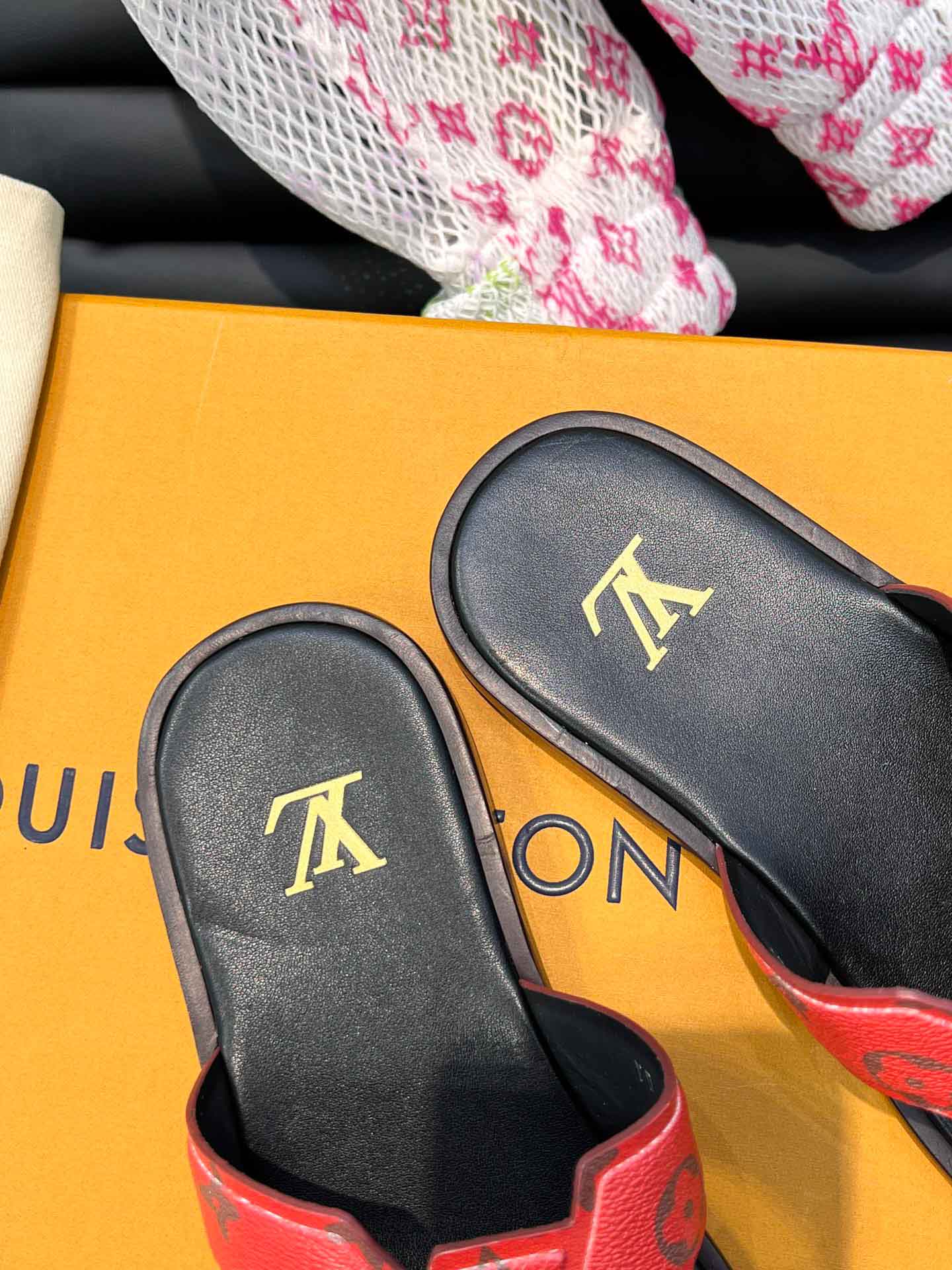 Dép LV Oasis Mule Monogram Eclipse Red Best Quality