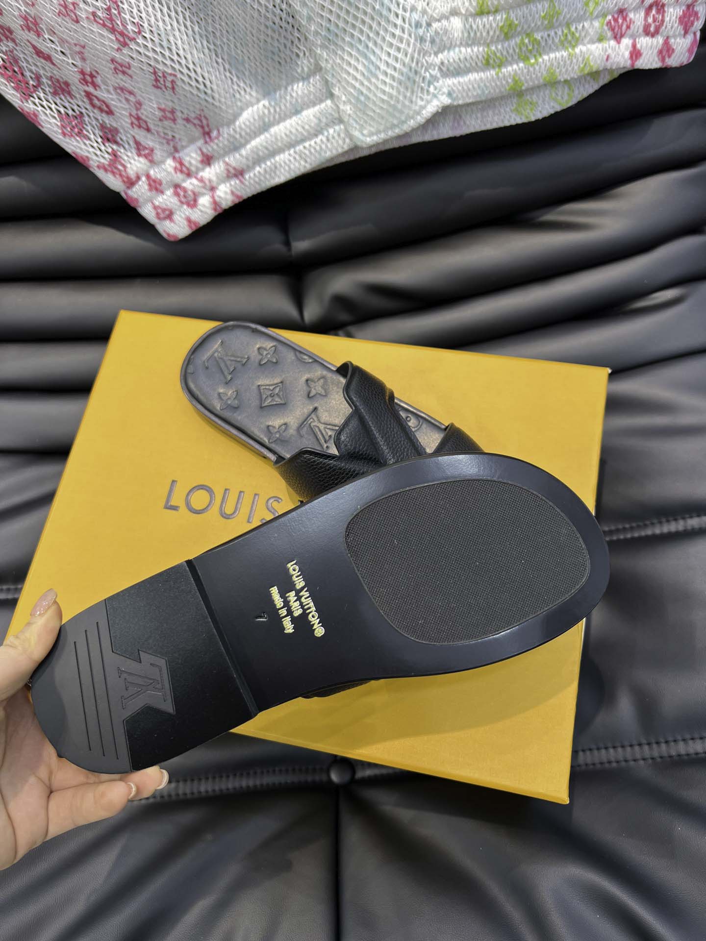 Dép LV Oasis Mule Monogram Leather Logo Best Quality