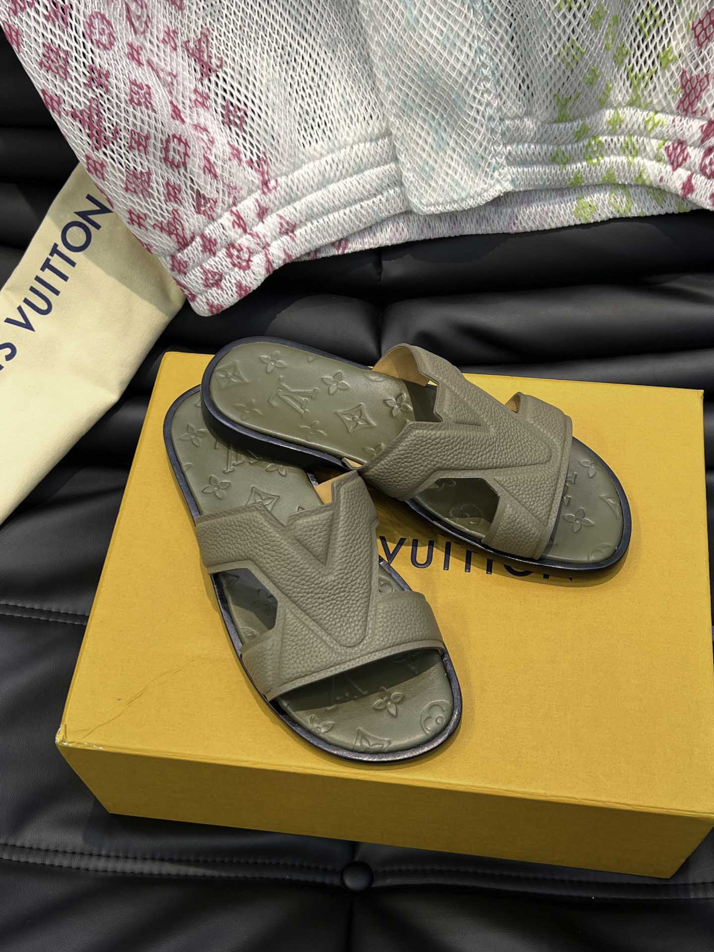 Dép LV Oasis Mule Taupe Monogram Leather Logo Best Quality