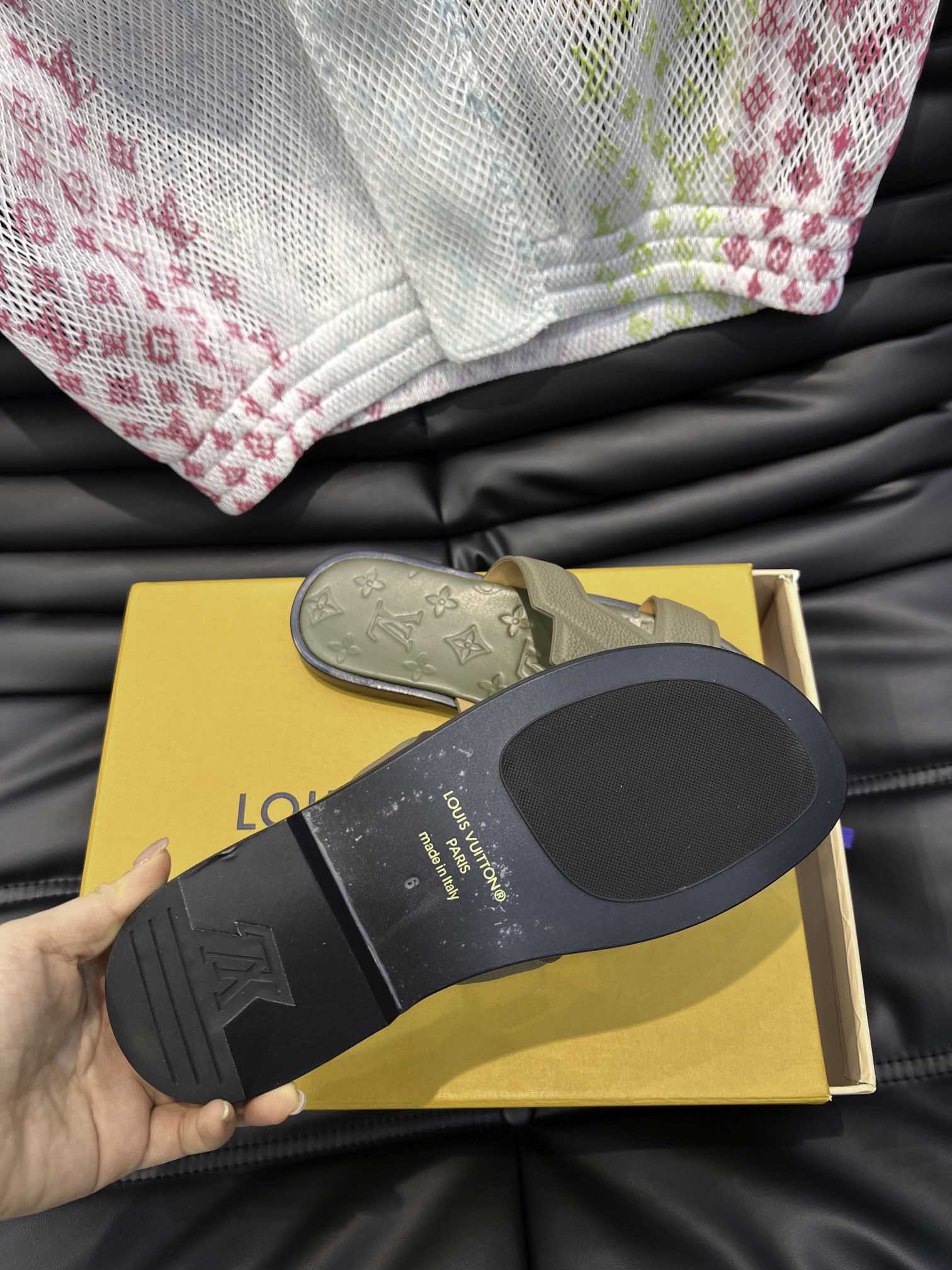 Dép LV Oasis Mule Taupe Monogram Leather Logo Best Quality