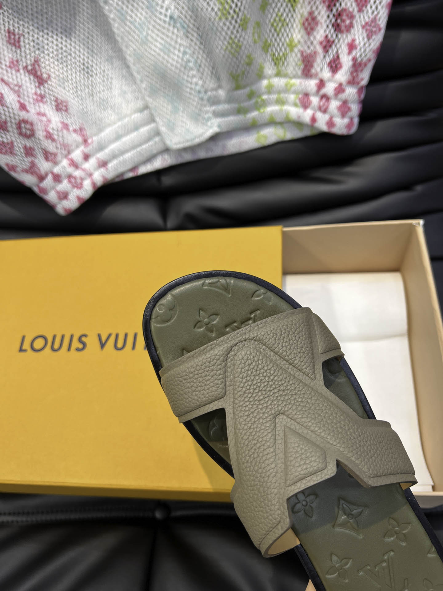Dép LV Oasis Mule Taupe Monogram Leather Logo Best Quality