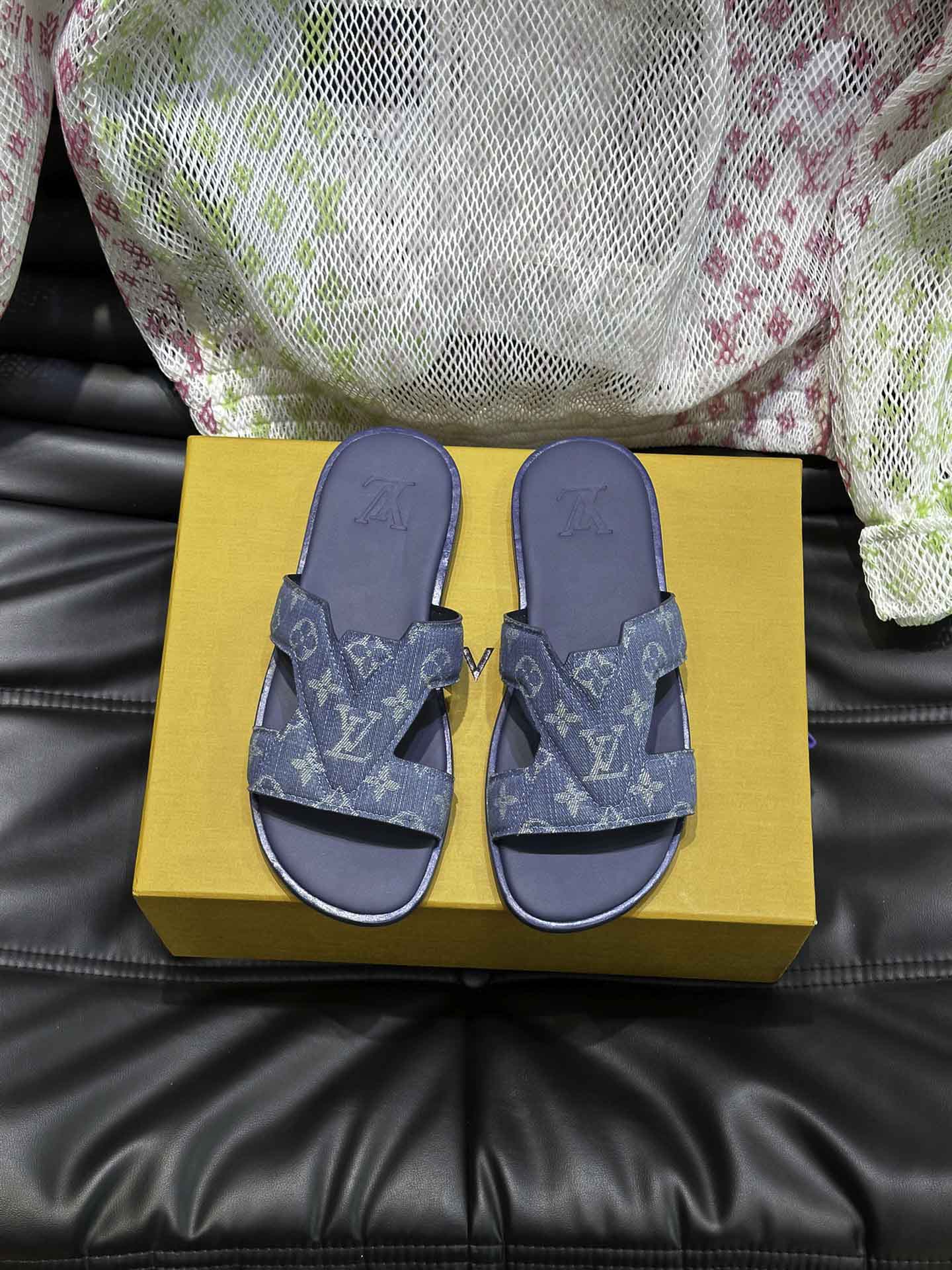 Dép Nam Louis Vuitton Oasis Mules Monogram Denim