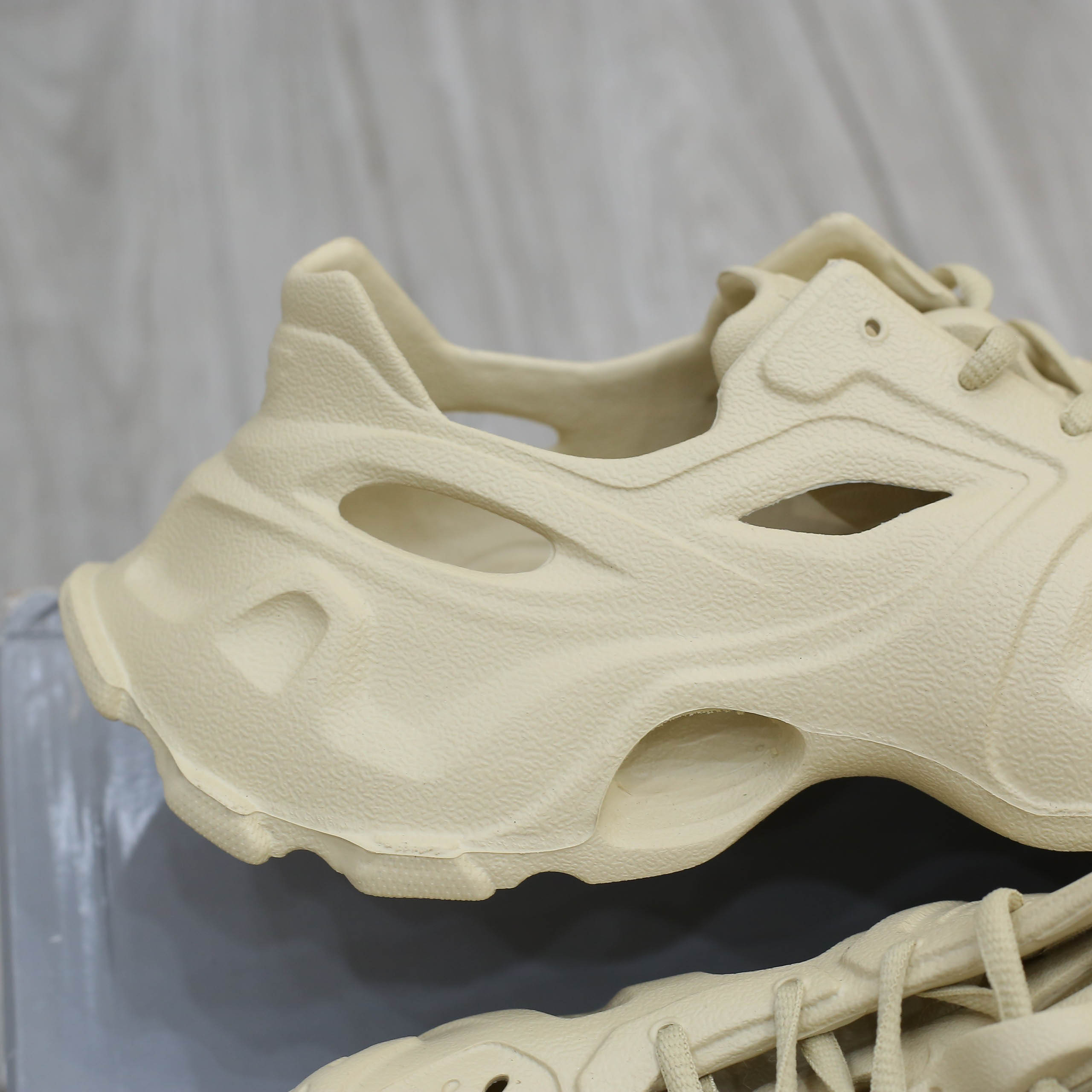 Giày Balenciaga HD Lace-up Trainers 'Nude' Like Auth