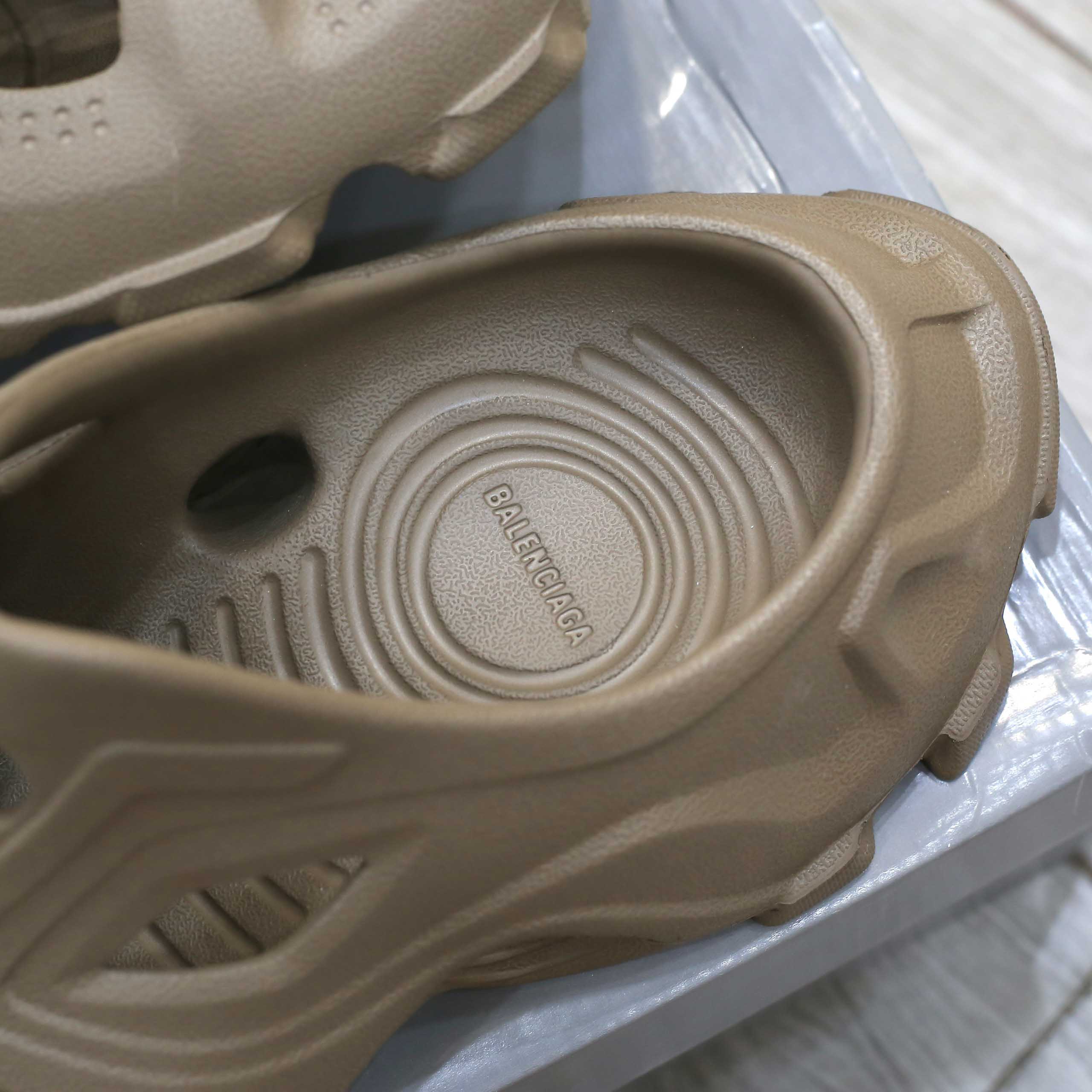 Giày Balenciaga HD Rubber Mules Dark Beige Like Auth