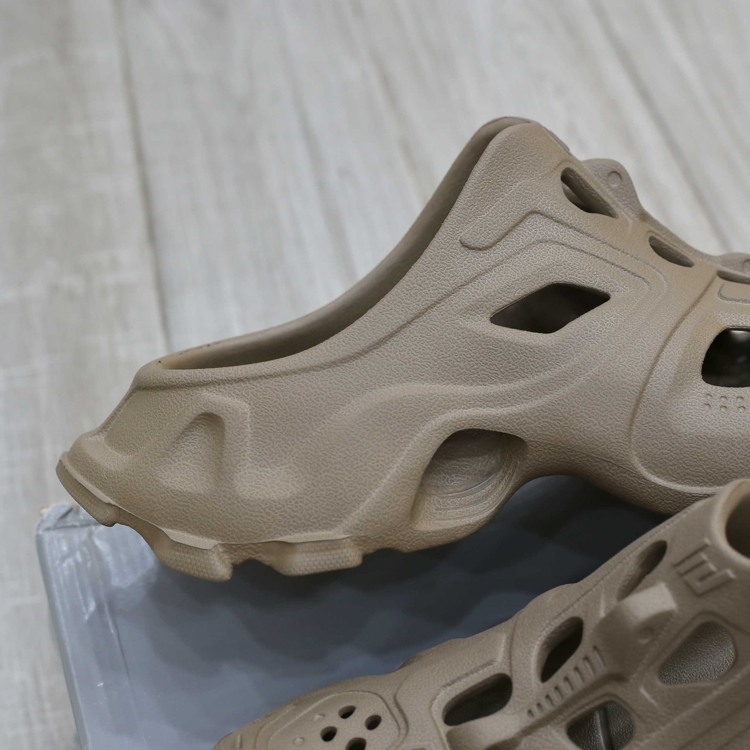 Giày Balenciaga HD Rubber Mules Dark Beige Like Auth