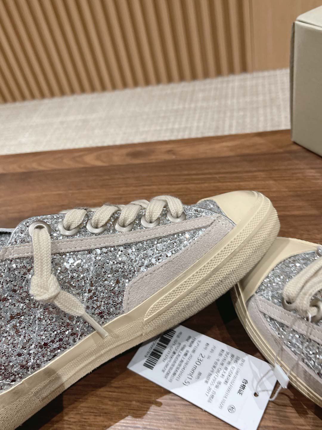 Giày Golden Goose Deluxe Brand V-Star Glittered Lace-Up Best Quality