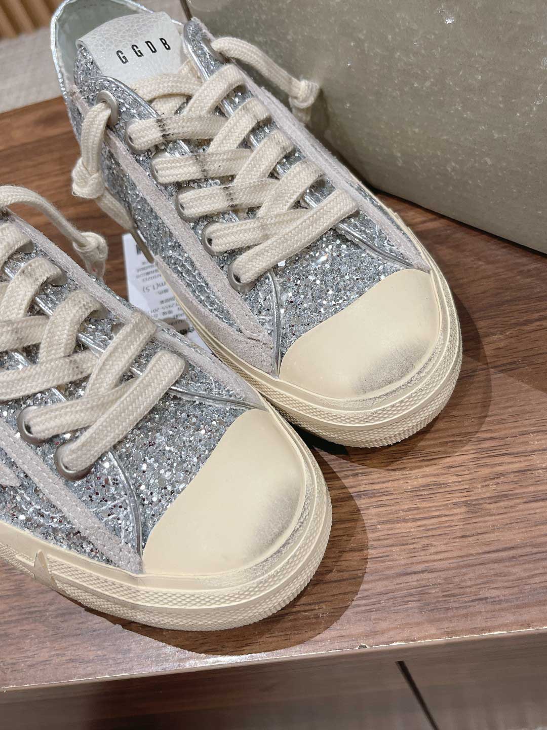 Giày Golden Goose Deluxe Brand V-Star Glittered Lace-Up Best Quality