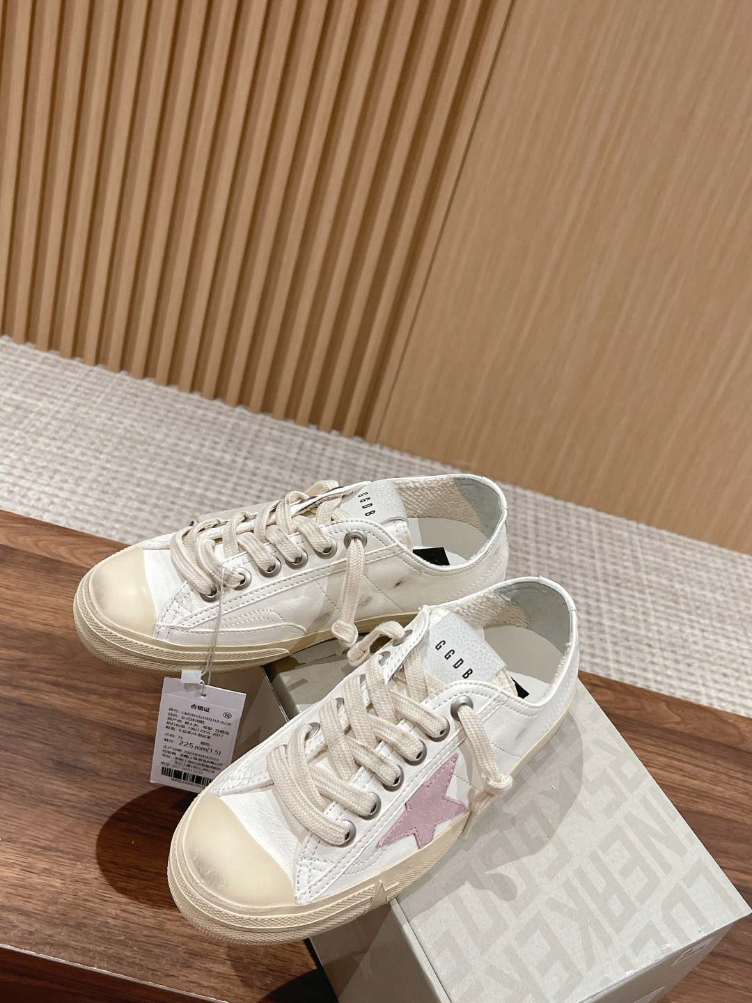 Giày Golden Goose Leather V-Star 2 Sneakers Best Quality