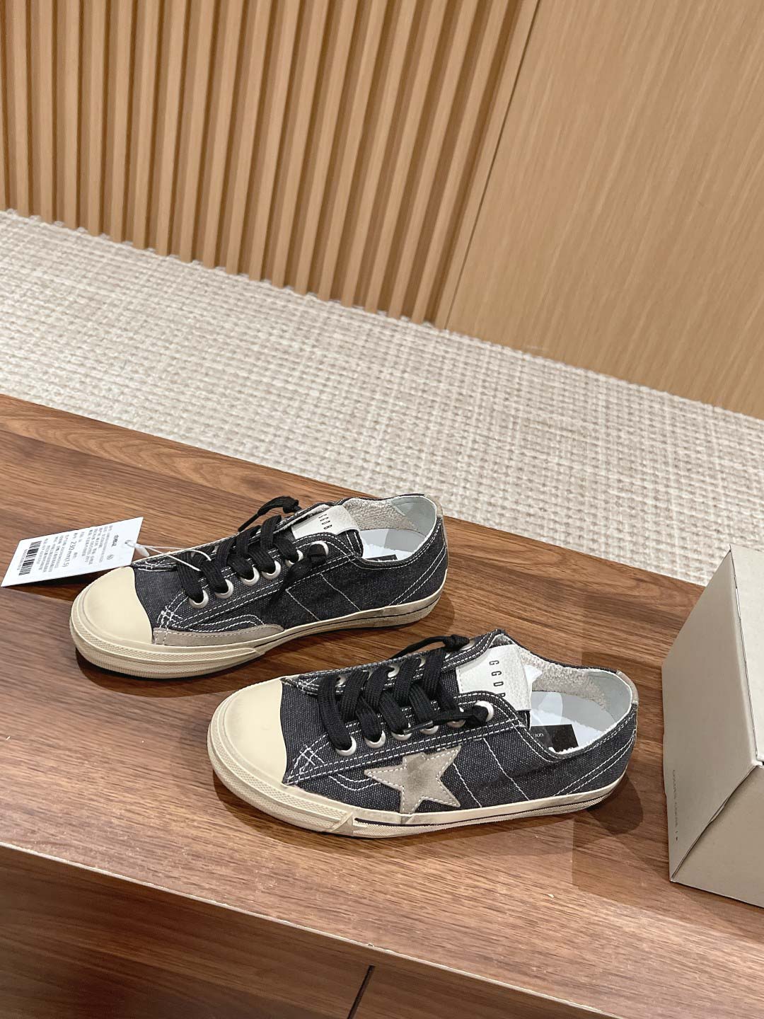 Giày Golden Goose V-Star LTD In Black Canvas With Ice-gray Star And Heel Best Quality