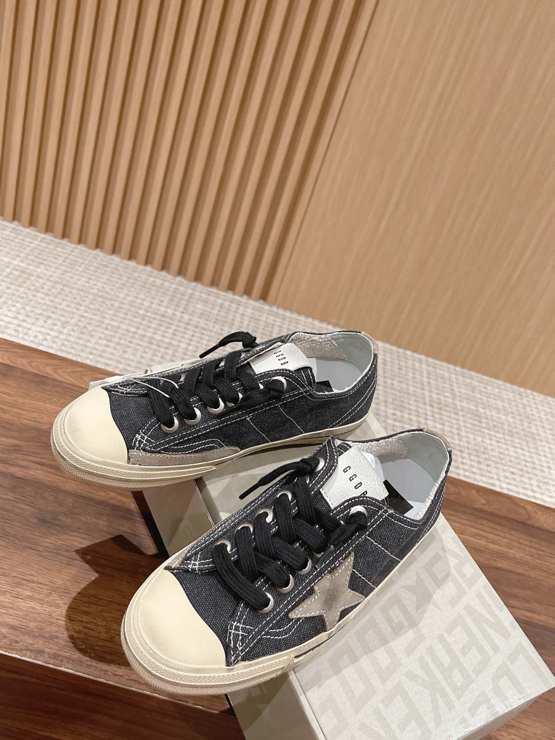 Giày Golden Goose V-Star LTD In Black Canvas With Ice-gray Star And Heel Best Quality