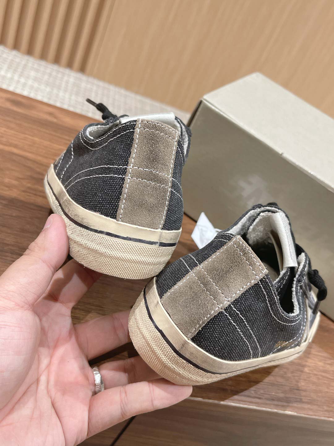 Giày Golden Goose V-Star LTD In Black Canvas With Ice-gray Star And Heel Best Quality