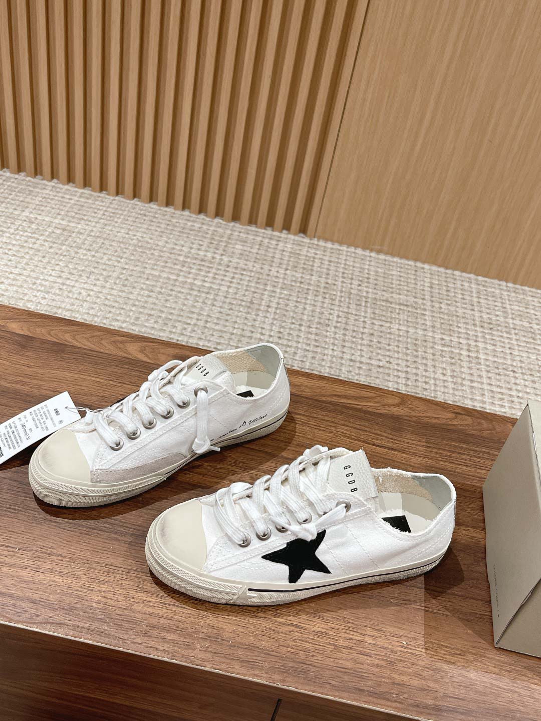 Giày Golden Goose V-Star Sneakers Black Star Best Quality