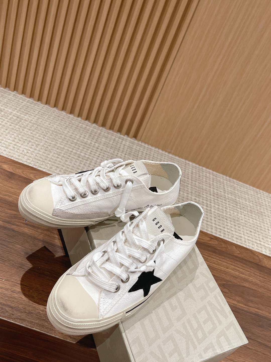 Giày Golden Goose V-Star Sneakers Black Star Best Quality