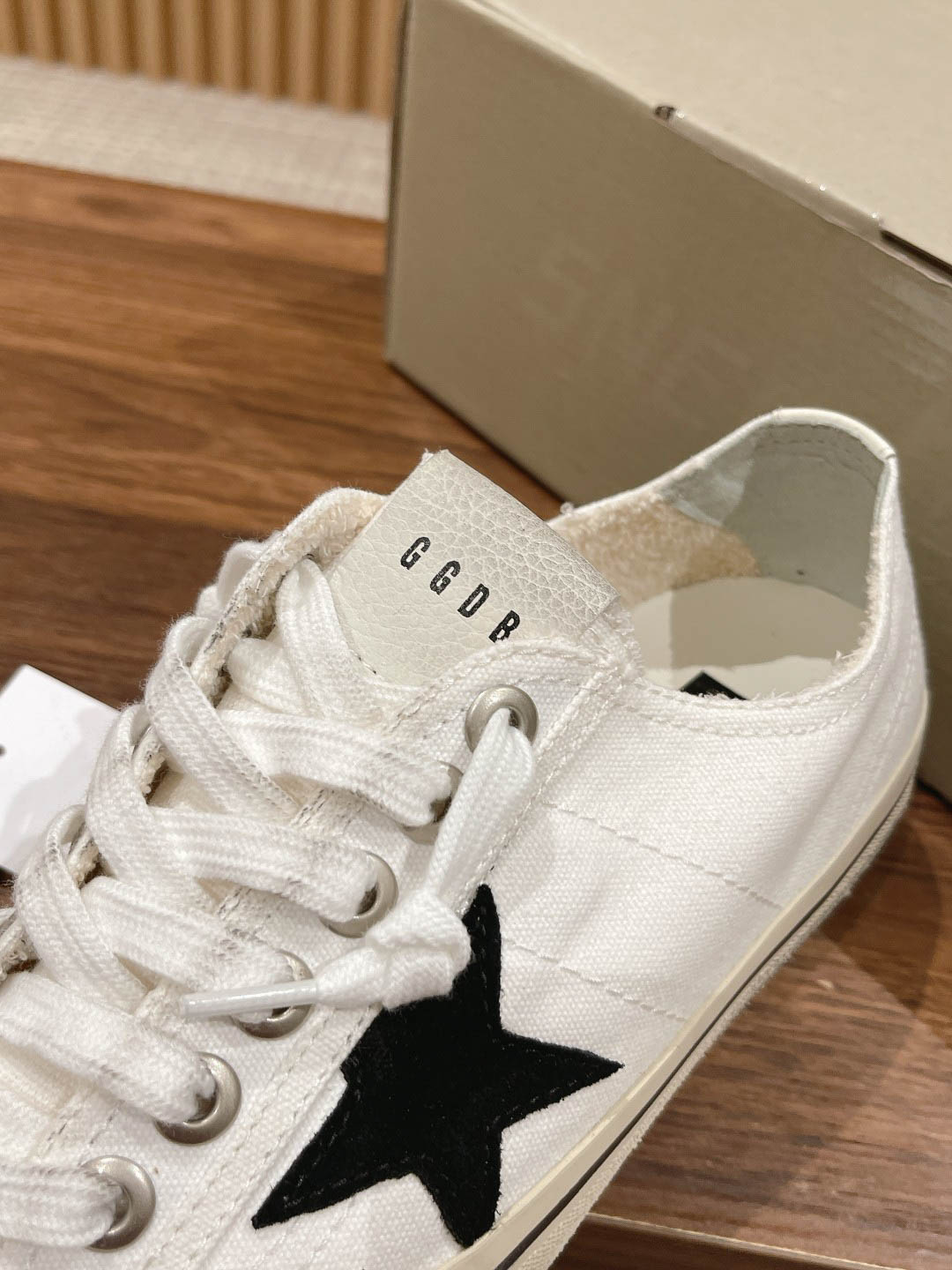 Giày Golden Goose V-Star Sneakers Black Star Best Quality