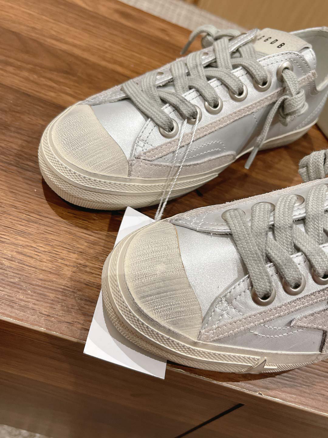 Giày Golden Goose Women's Metallic Silver V-star 2 Sneakers Best Quality