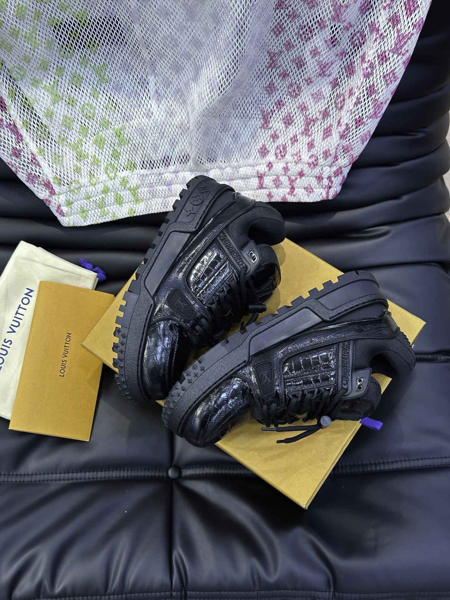 Giày Louis Vuitton LV Trainer Alligator Crocodile Black Best Quality