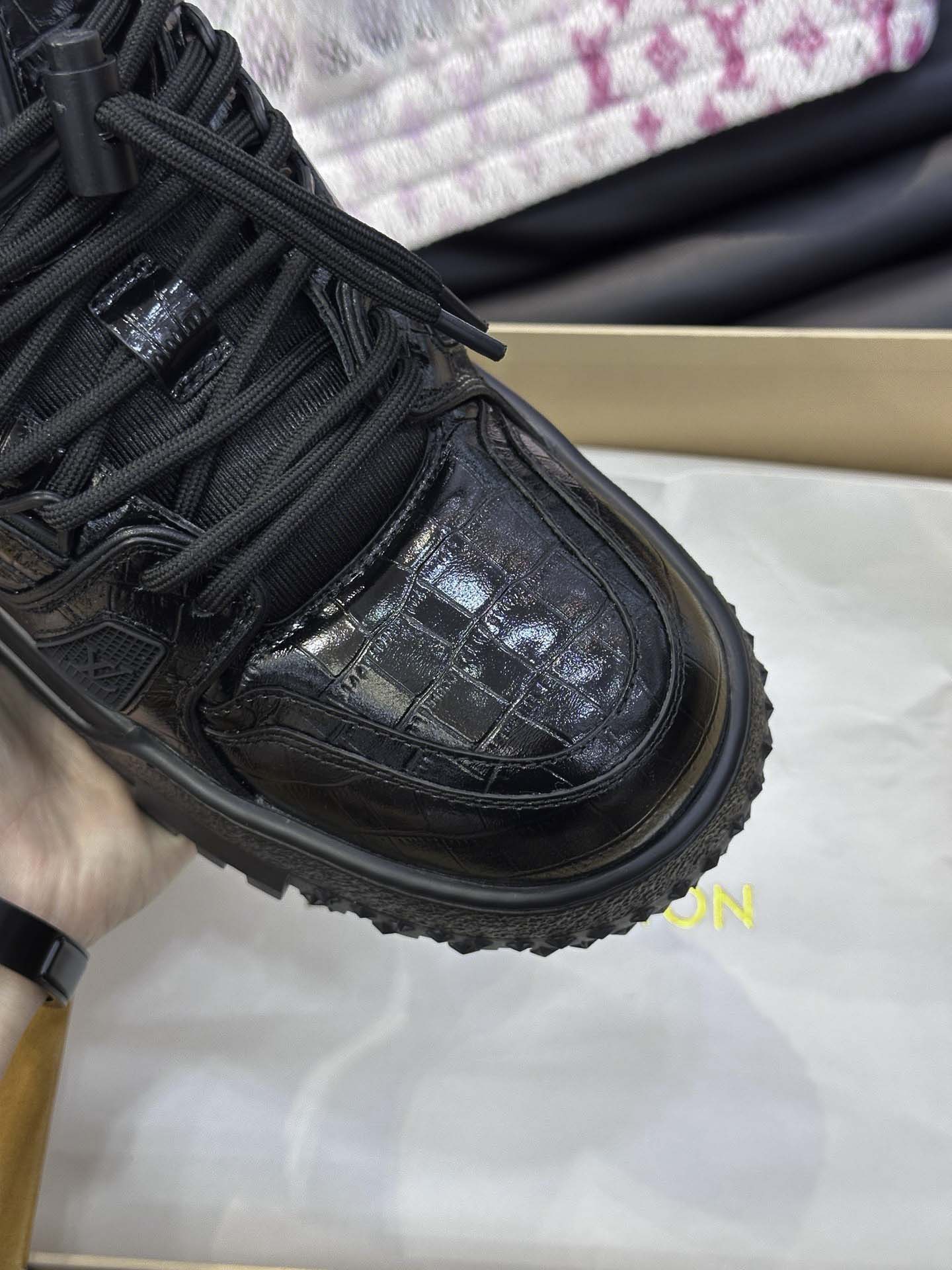 Giày Louis Vuitton LV Trainer Alligator Crocodile Black Best Quality