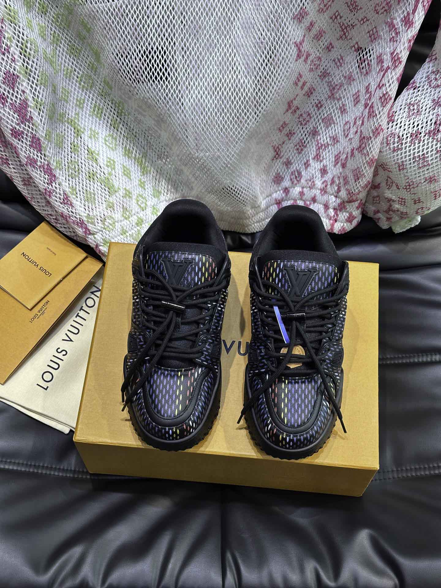 Giày Louis Vuitton LV Trainer Maxi Grained Black Best Quality