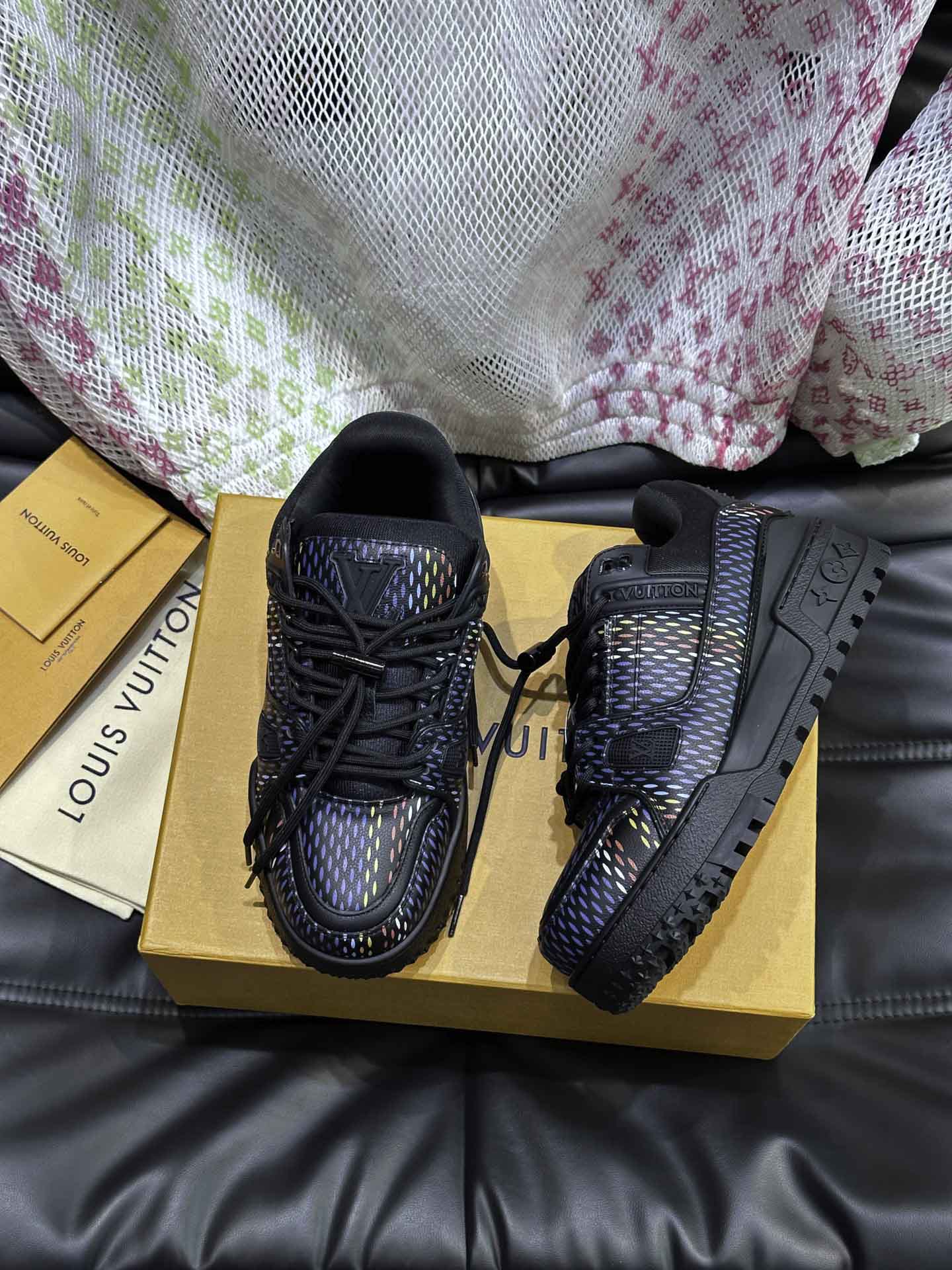 Giày Louis Vuitton LV Trainer Maxi Grained Black Best Quality