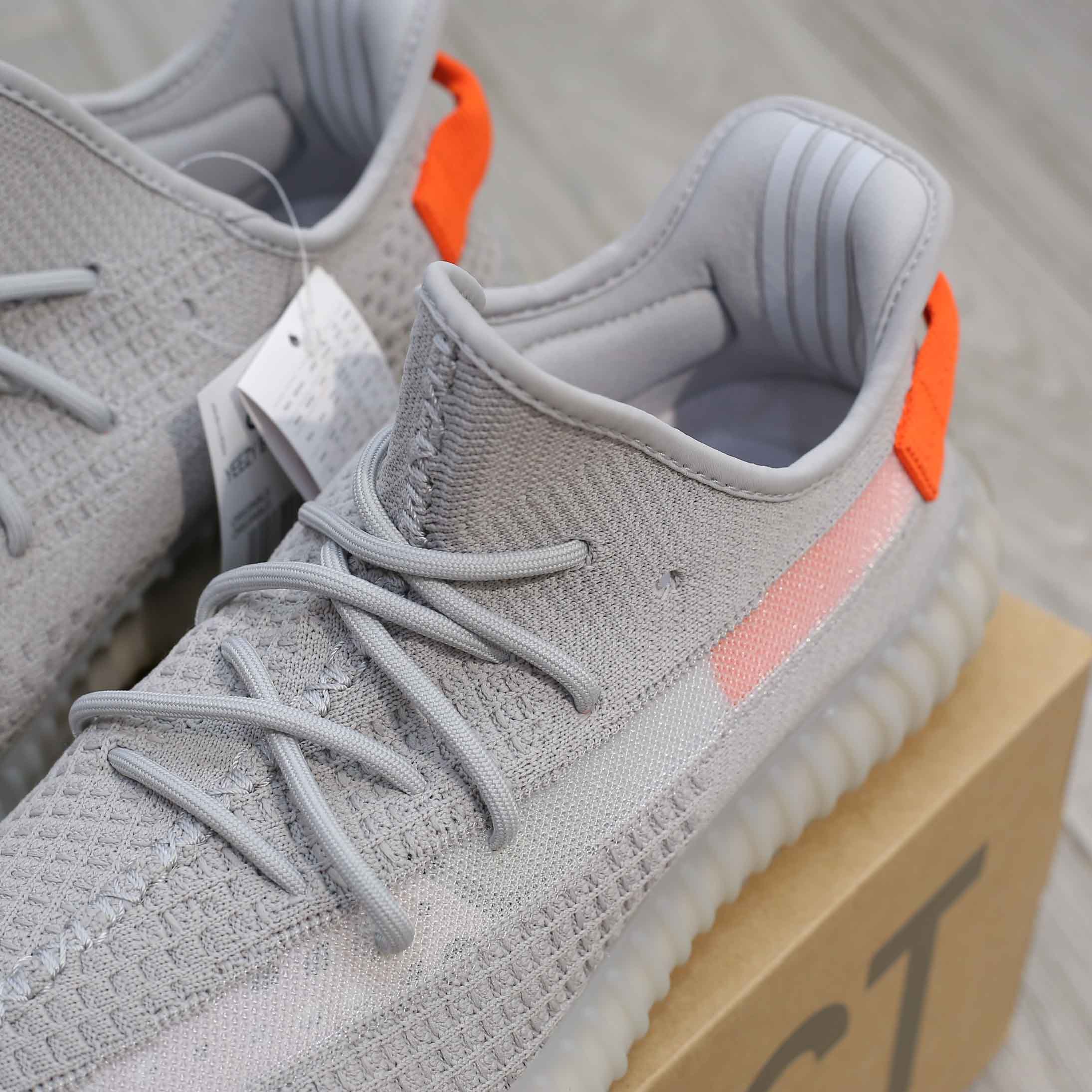 Giày Adidas Yeezy Boost 350 V2 Tail Light Best Quality