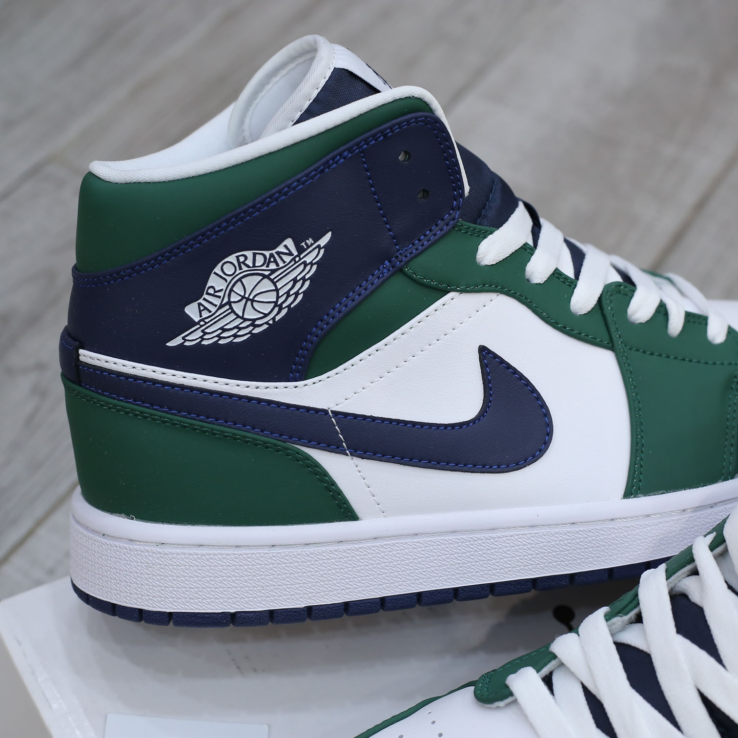 Giày Air Jordan 1 Mid SE ‘Noble Green’ Best Quality