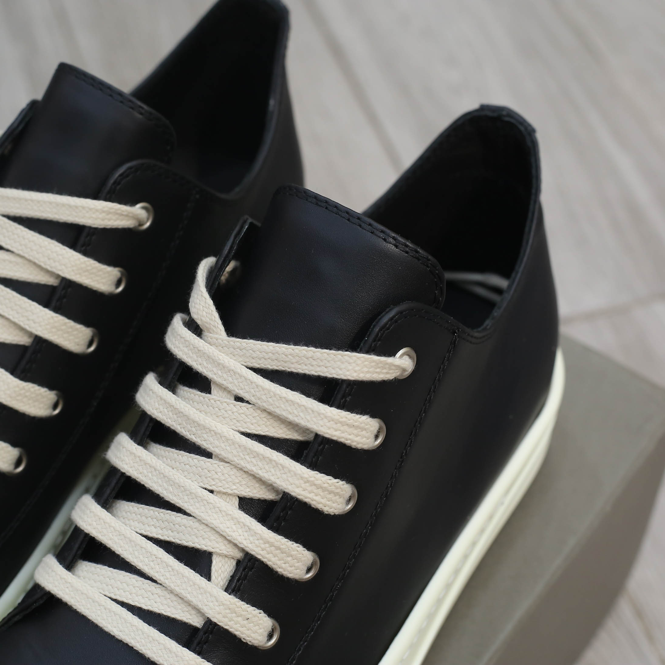Giày Rick Owens Leather Low Sneaker Black And Milk Best Quality